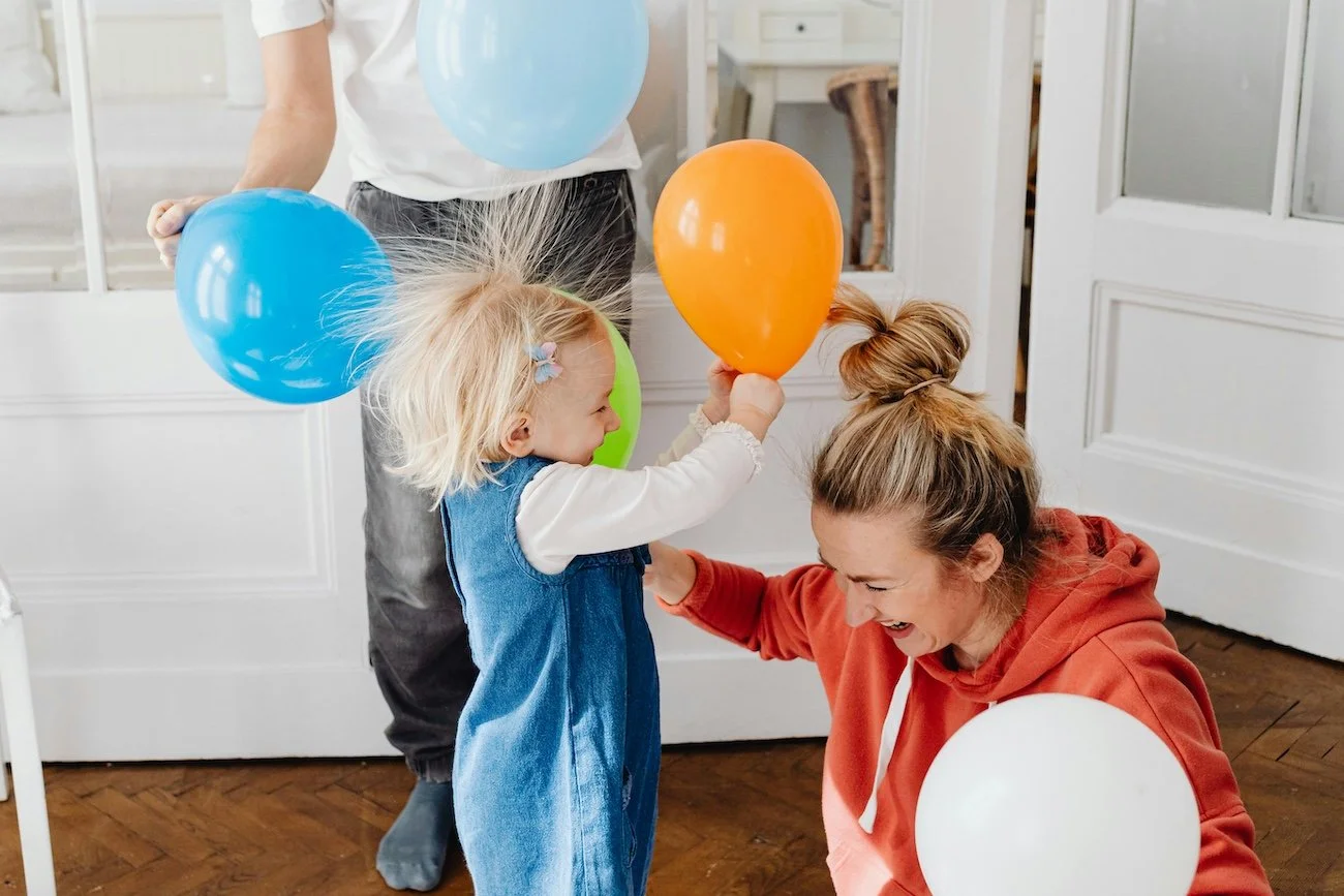 Static electricity in the air and couch upholstery cleaning