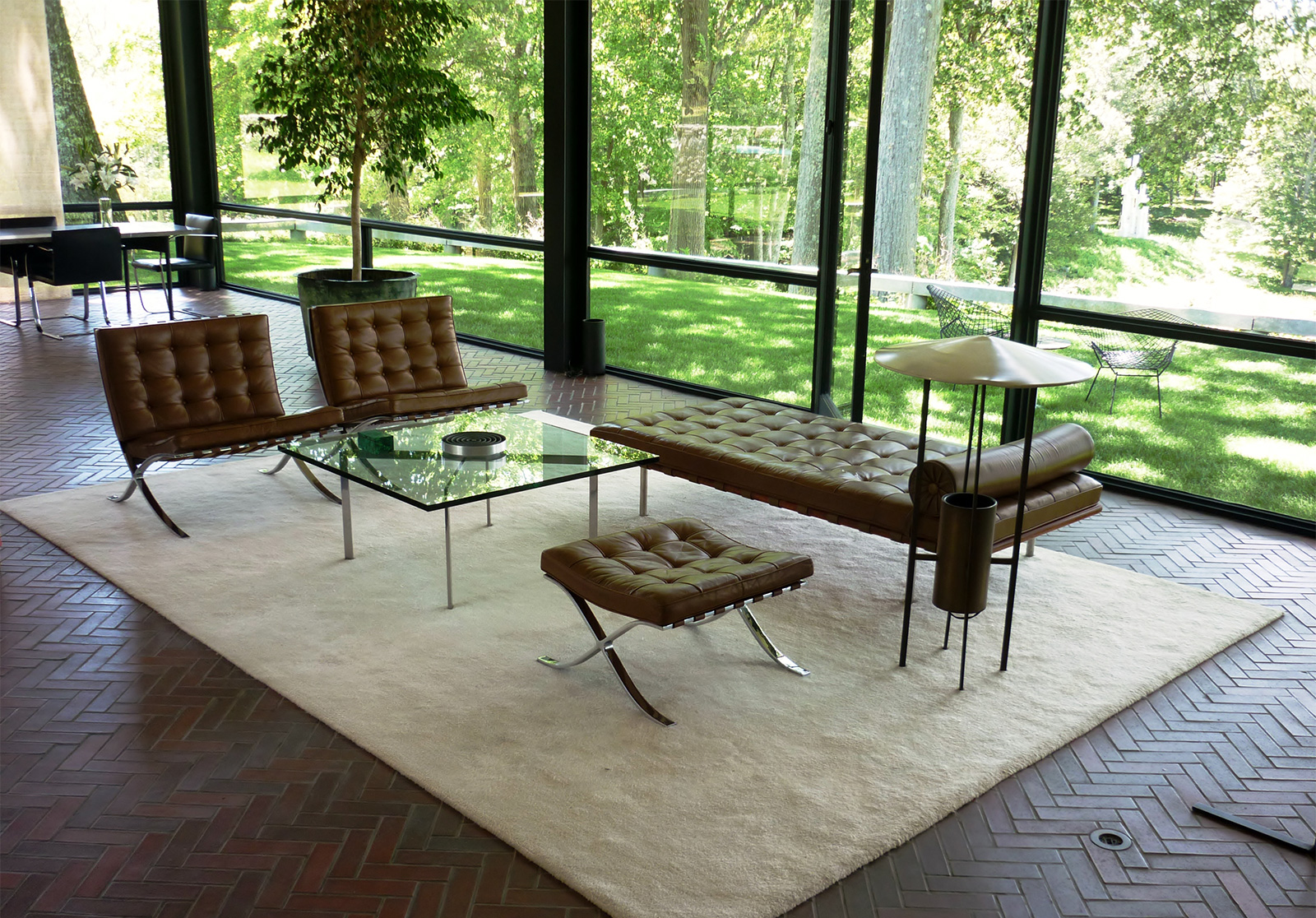 Smarten Up Johnson seating area mies daybed.jpg