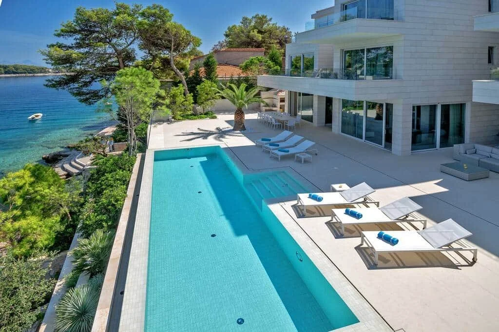 Drone pool view.jpeg