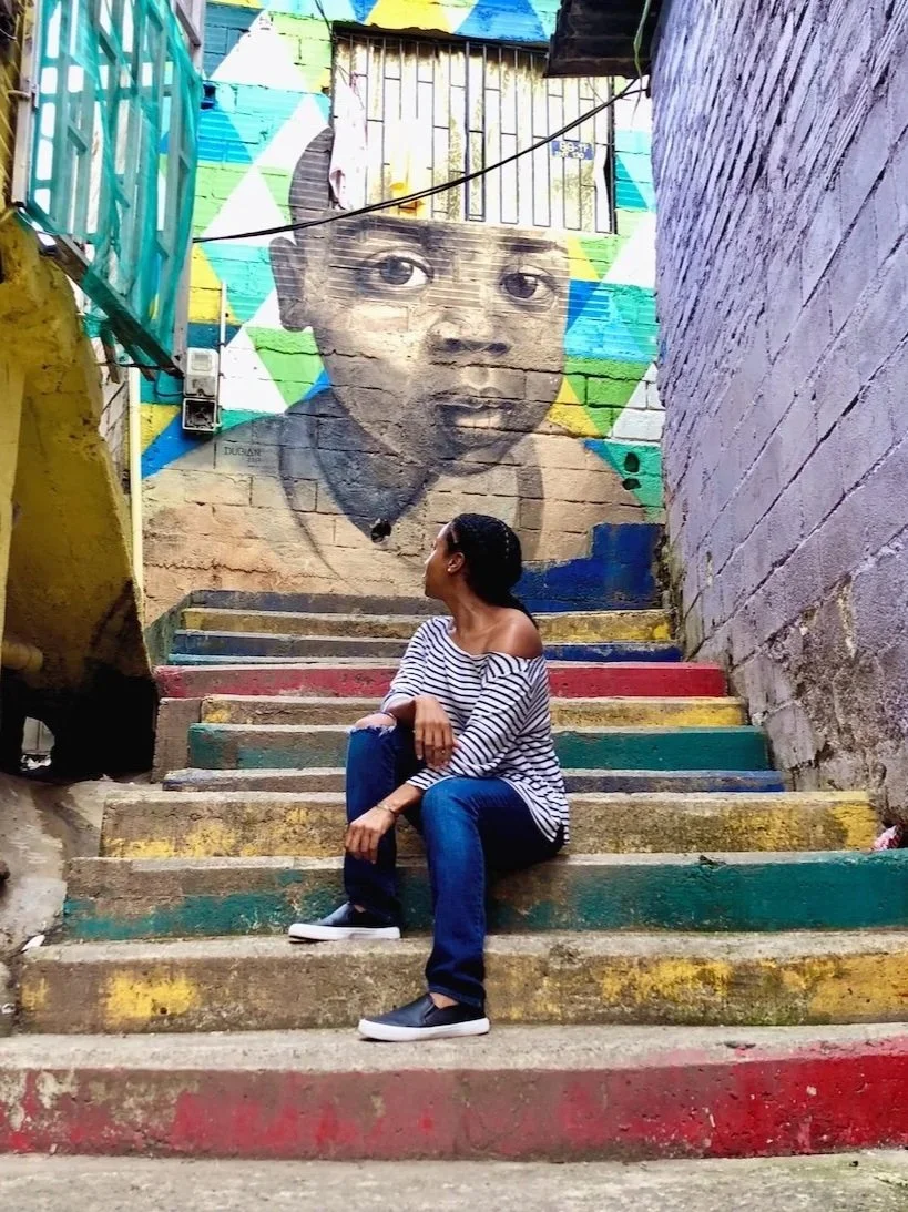 stay-medellin-mural-leisan-echols-leisano-living.jpg