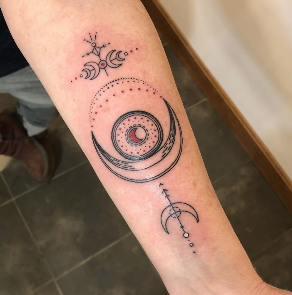 moon tattoo.png