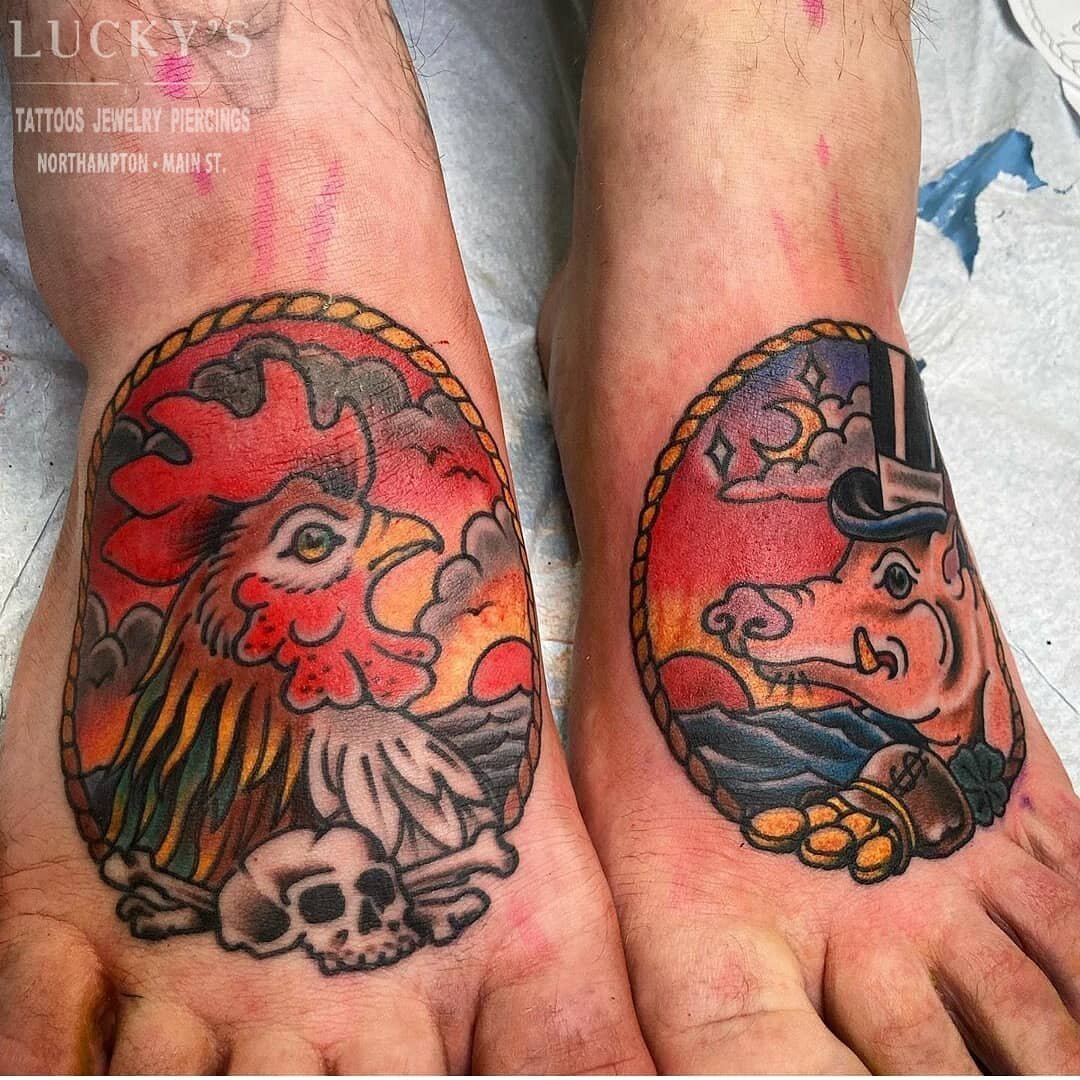 ⛵🐓🐖 fun set of feet from @steve4tattoo , done in our Main St Northampton studio!  #luckysnoho #sailortattoo