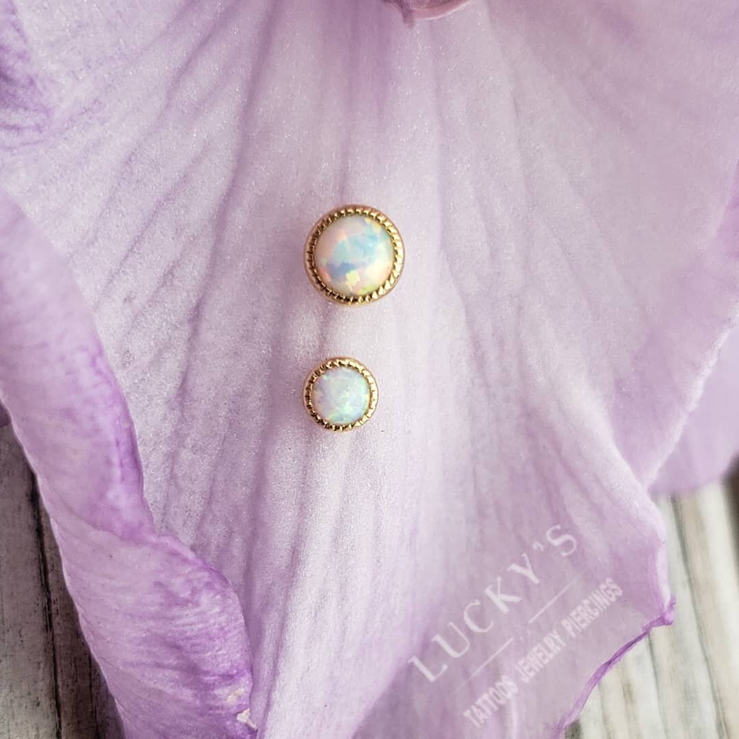 Love the detail in these opal cabochon ends from @aurisjewellery! #luckysnoho #luckysboston #opal