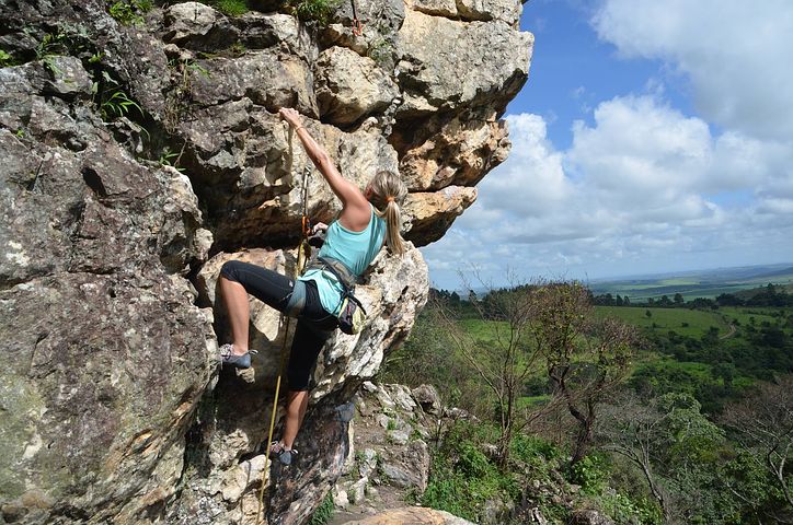 climbing-2240157__480.jpg