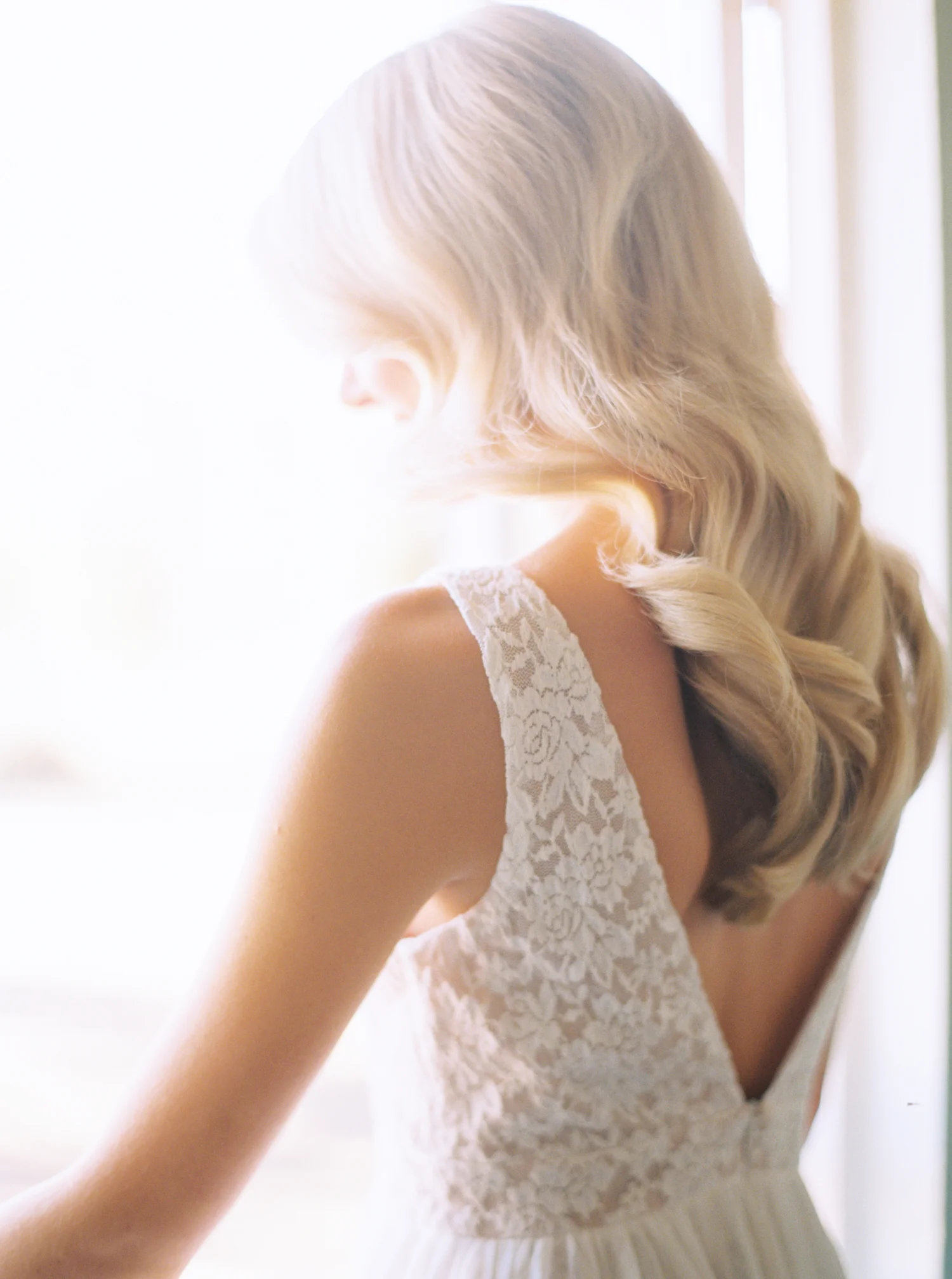 6 Stunning Down Bridal Wedding Hairstyles Jenna Mcelroy