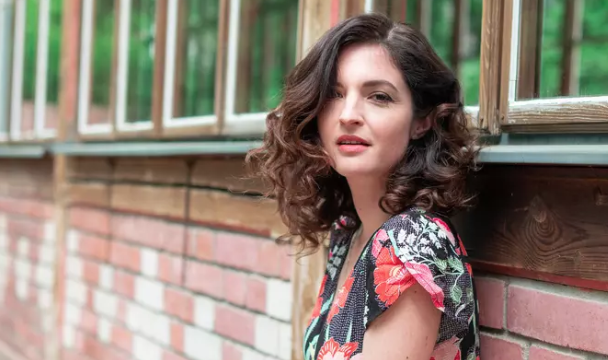 Kristýna Ryška on “Zlata Labut,” Playing an Ice Queen, and Irlena