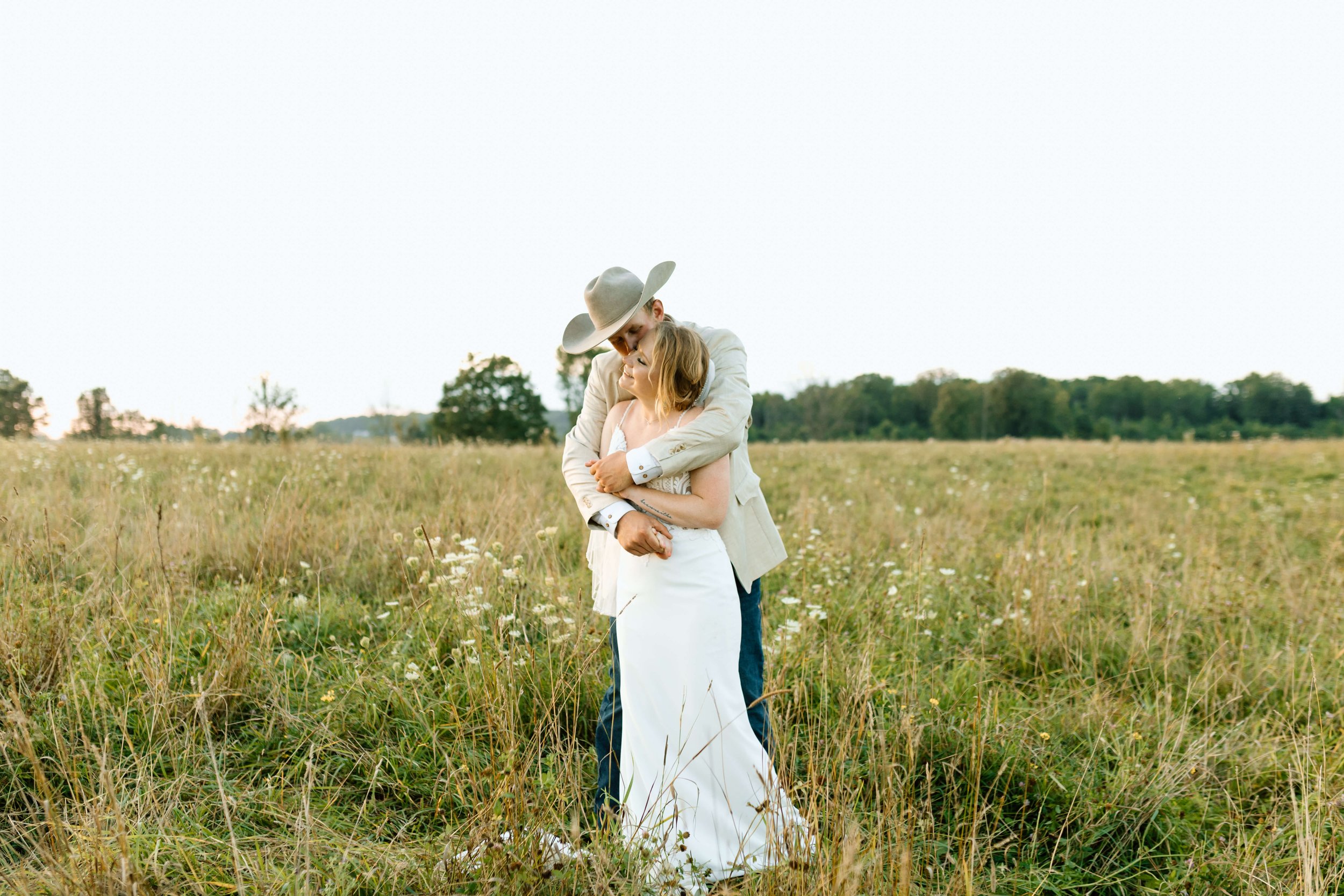 MagnusWeddingReedit-PhotographybyAliK-Clare-Michigan-Wedding-Photographer-Midwest-Wedding-2.jpg