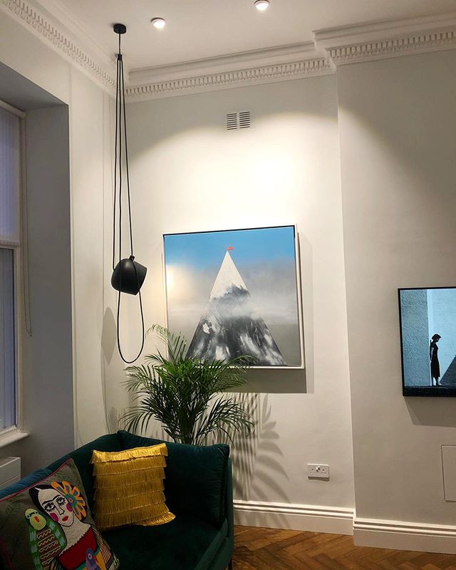 Silver fade &ldquo;Easy&rdquo; commission looking lovely in a collectors home. Alongside some other brilliant artists.. 🤠🙌📸 @ariellevy1 .
.
.
.
.
.
.
.
.
.
#painting #comission #canvas #artist #artcollector #interiordesign #interiordesigner #home 