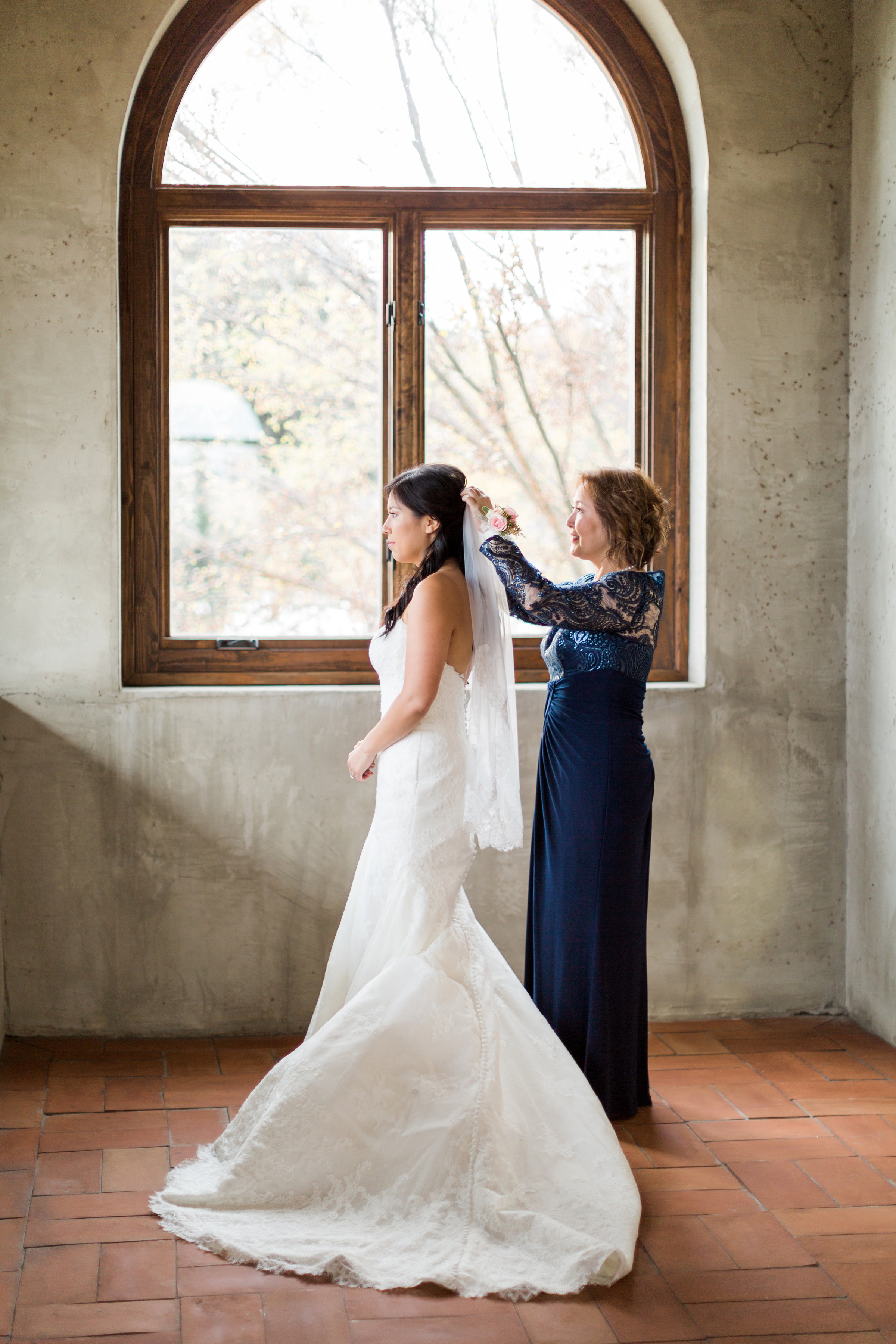 Jennifer&ChrisWedding_RusticWhite_193.jpg