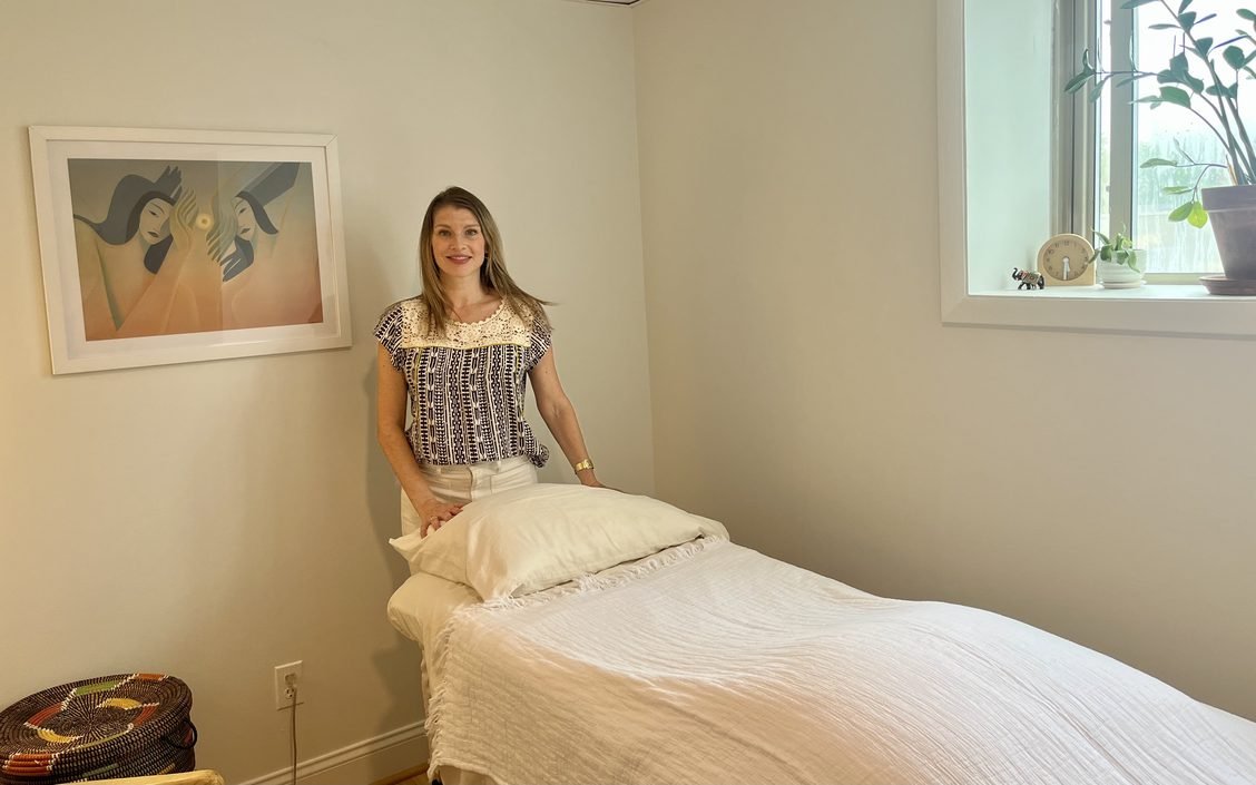 "Waiting on Pins and Needles Popular NYC Acupuncturist Tests the West