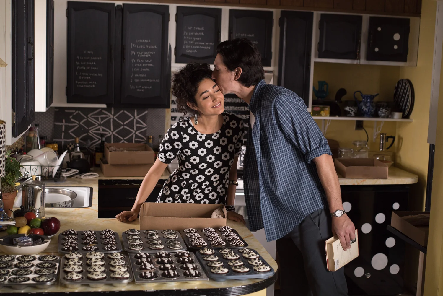 Laura drømmer om at kakene hennes gjør det stort på lørdagens Farmer’s Market, og Paterson tipser vennene på puben om hvor de får kjøpt byens beste cupcakes neste lørdag.