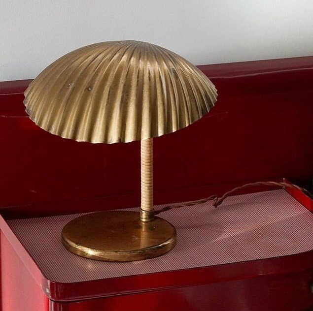 Simpukka lamp by Paavo Tynell, designed in 1939. @ponceberga 
.
.
.
.
.
#design #interiors #interiordesign #surfcoastdesigner #tscinspo #shape #form #simpukka #lamp #thesimplecollective