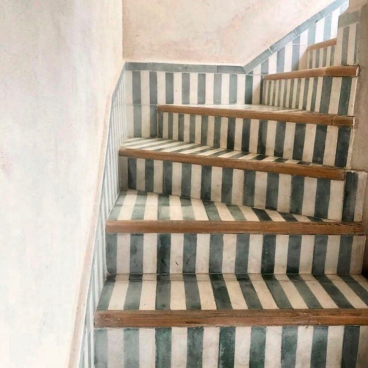 Love a stripe, in any context. 

Via @jeanpalmerhome @ottotiles 
.
.
.
.
.
#design #interior #interiordesign #surfcoastdesigner #considereddesign #tscinspo #stripes #tiling #thesimplecollective