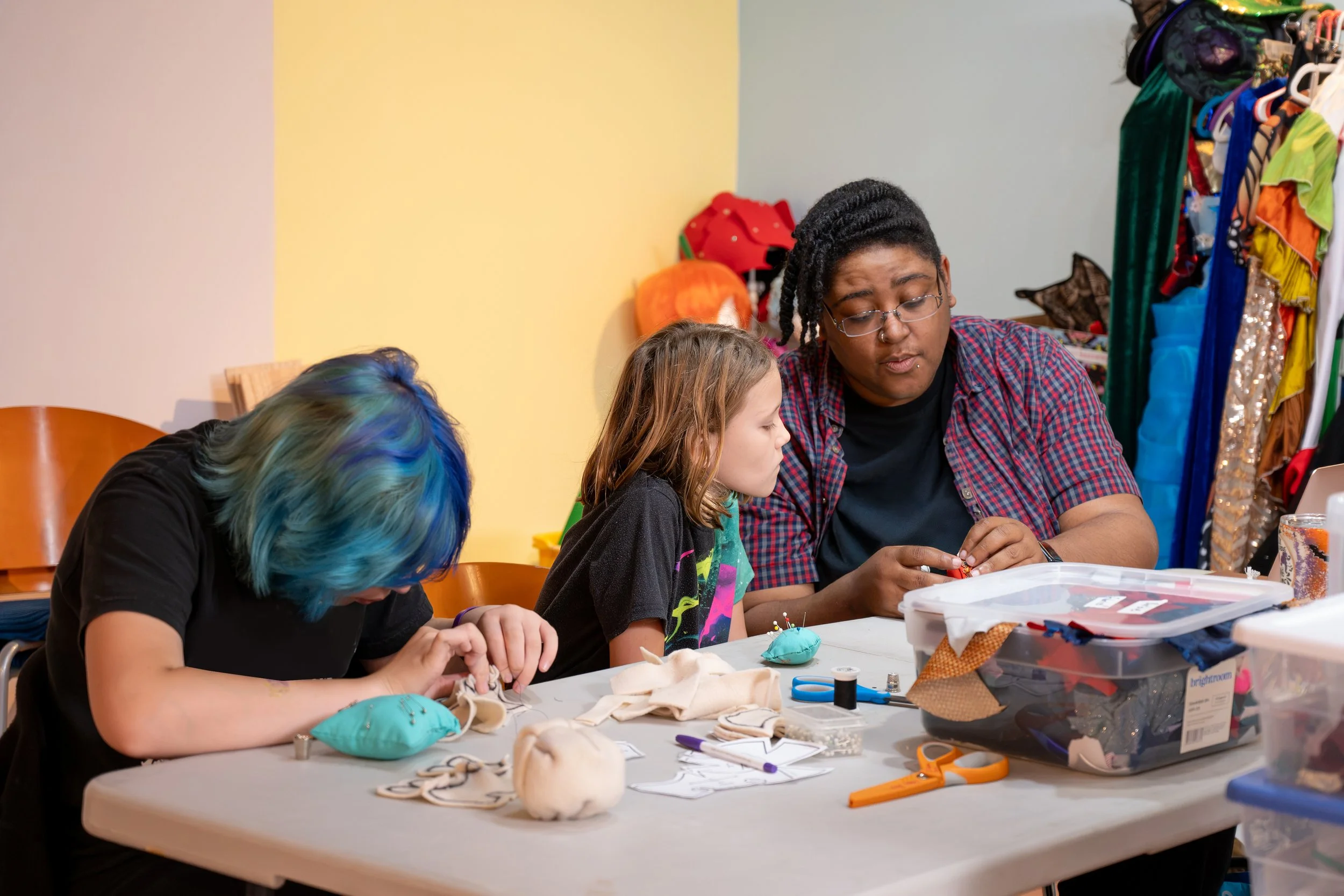 Teaching Artist Ayriole assisting campers