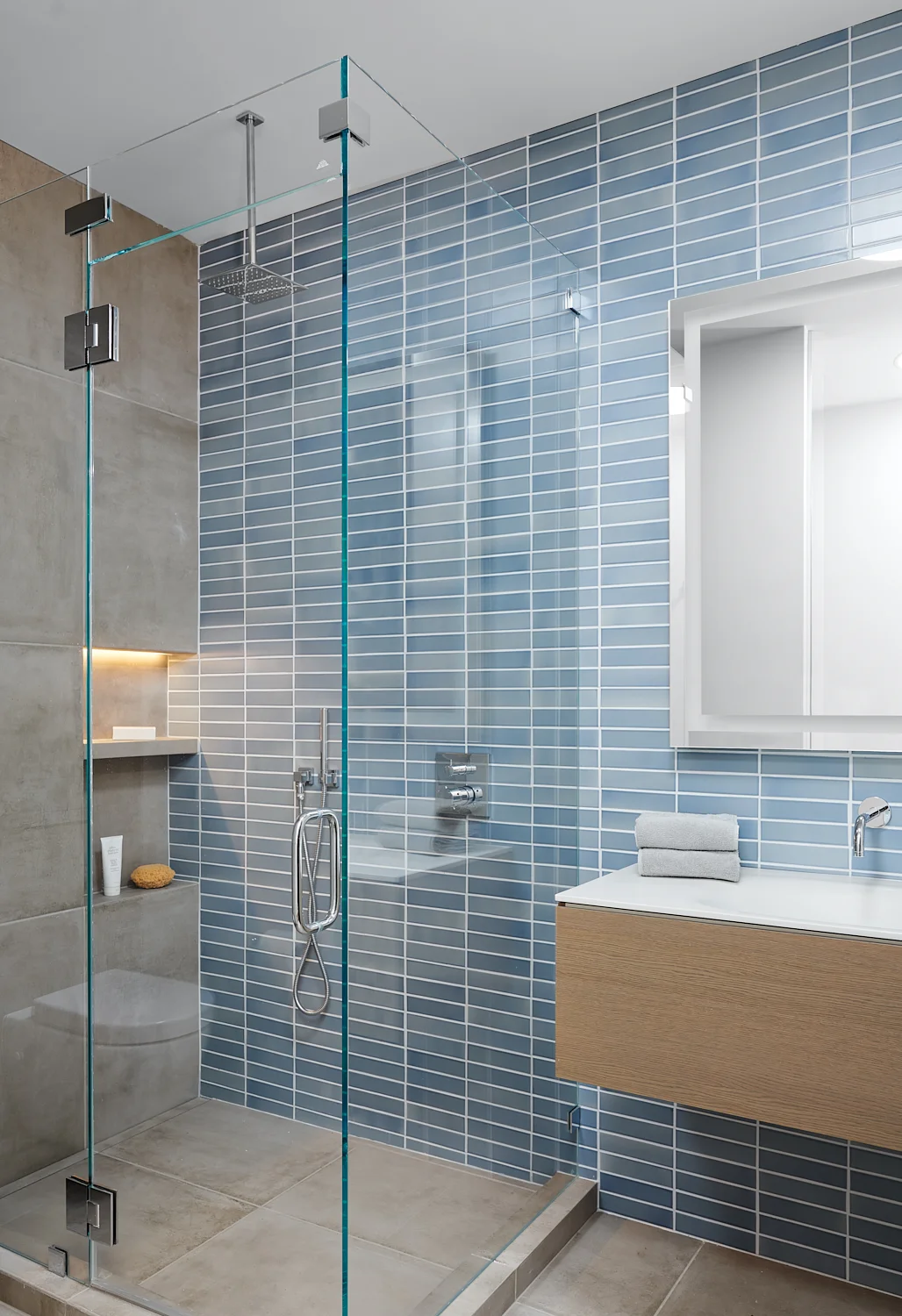 Upstairs Guest Bathroom (2).jpg