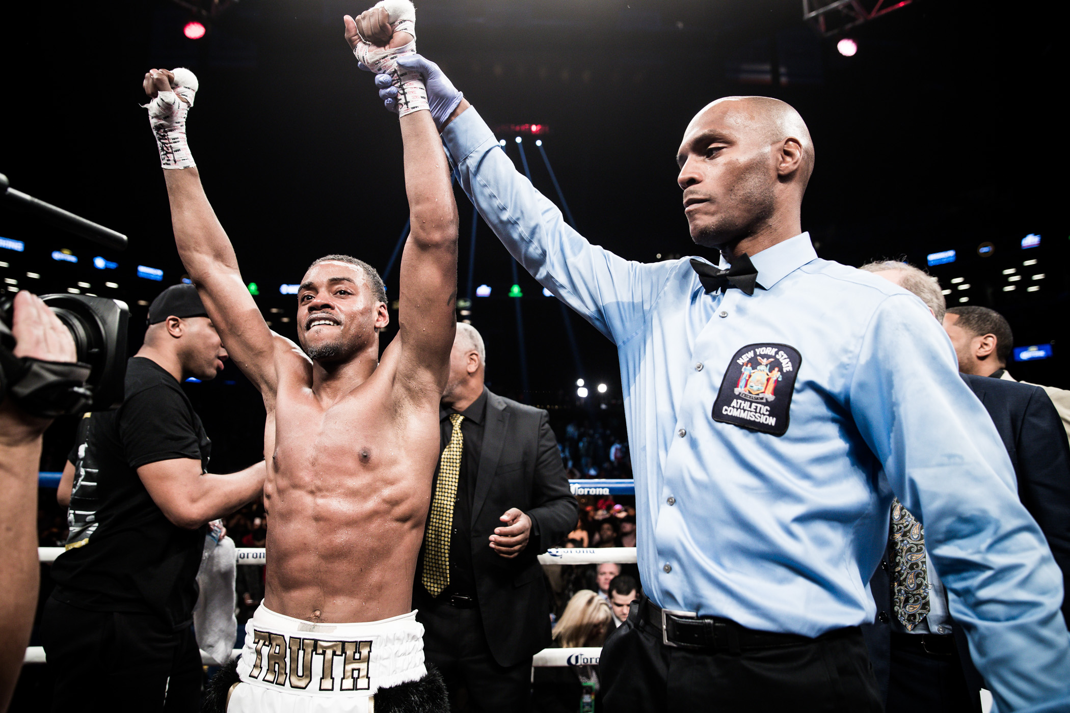 Errol Spence Jr. continues to show dominance by dismantling Lamont Peterson