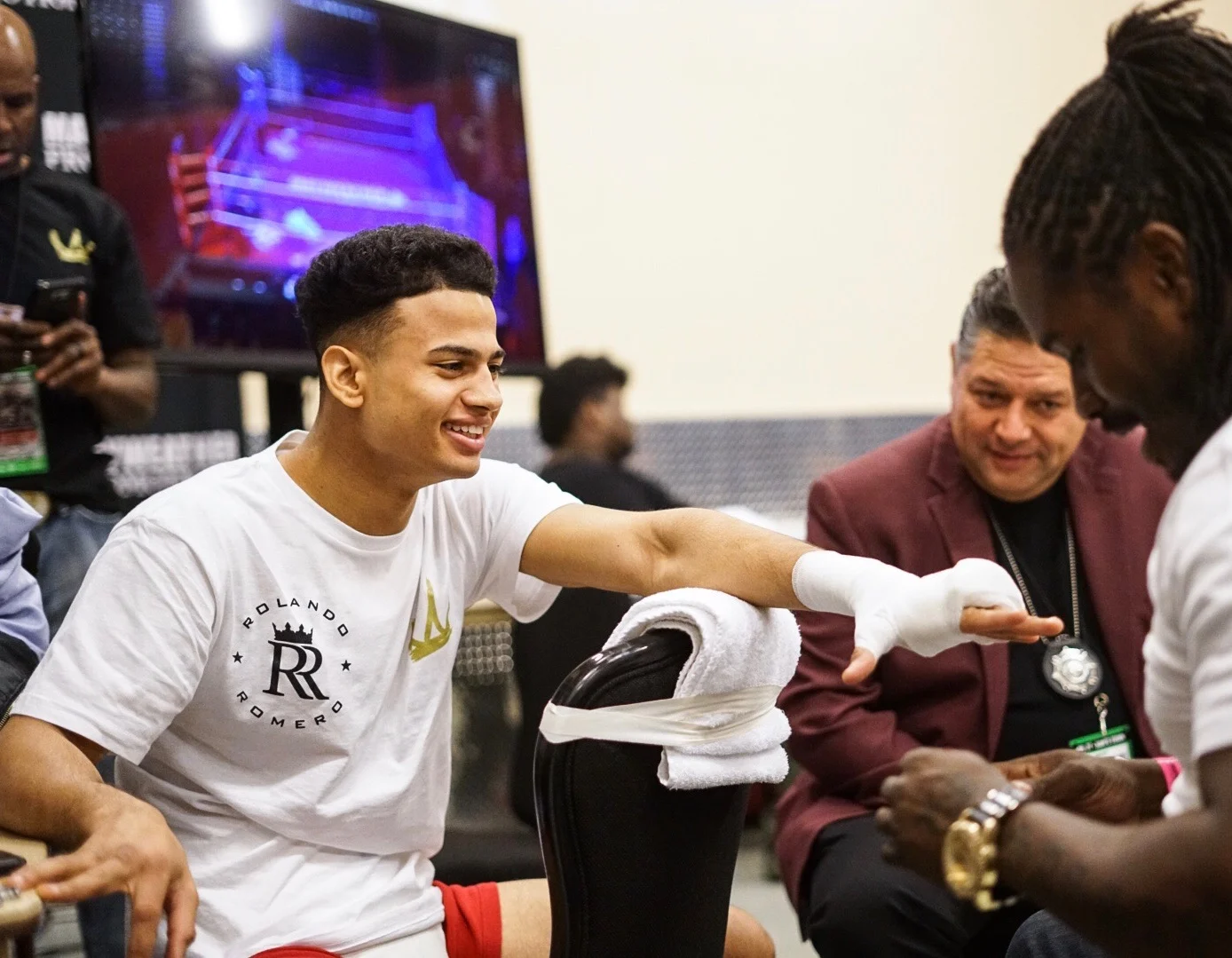 PHOTOS: Rolando "Rolly" Romero finishes Alex Silva in the 1st round