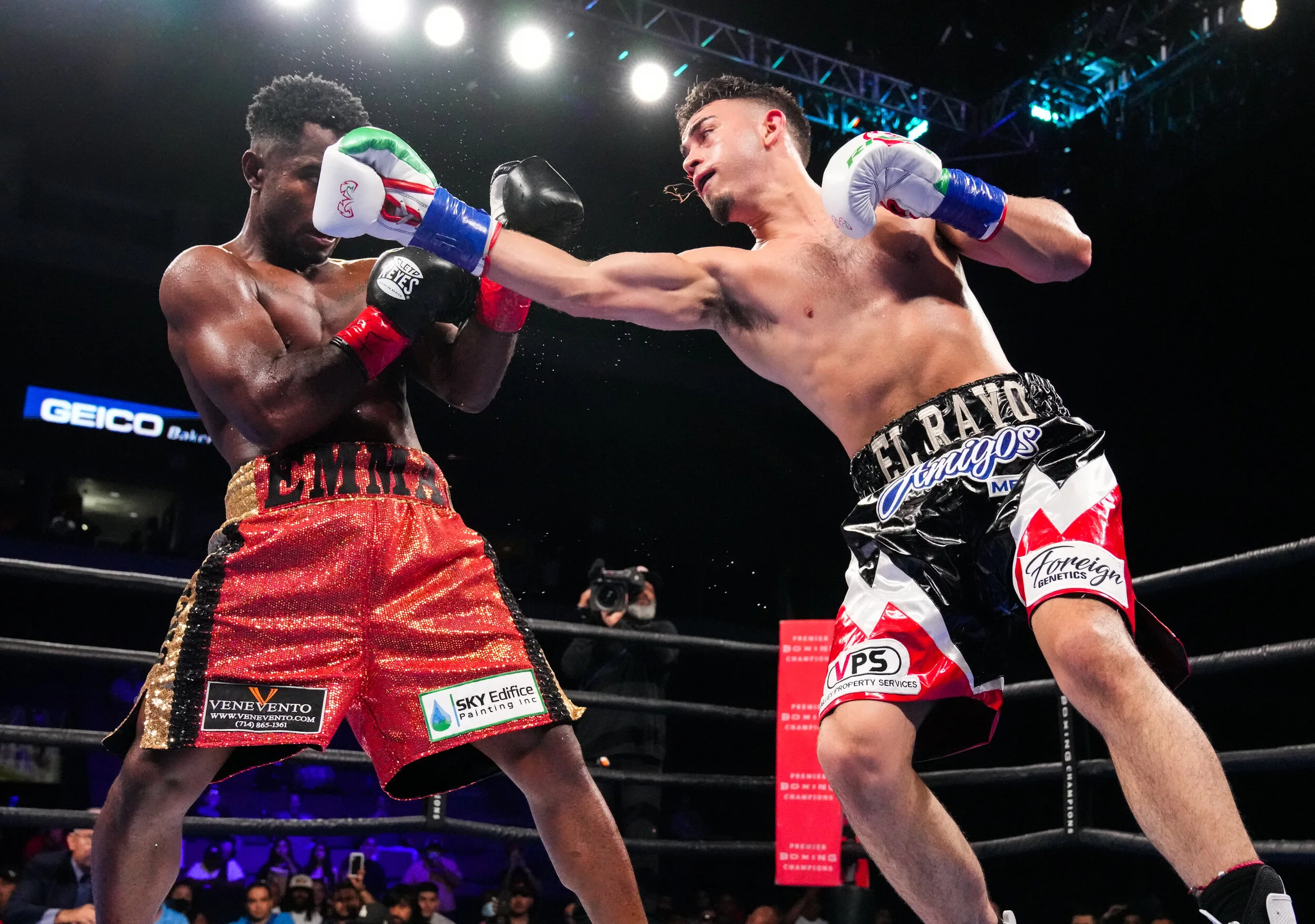 PHOTOS: Valenzuela defeats Berrio by unanimous decision