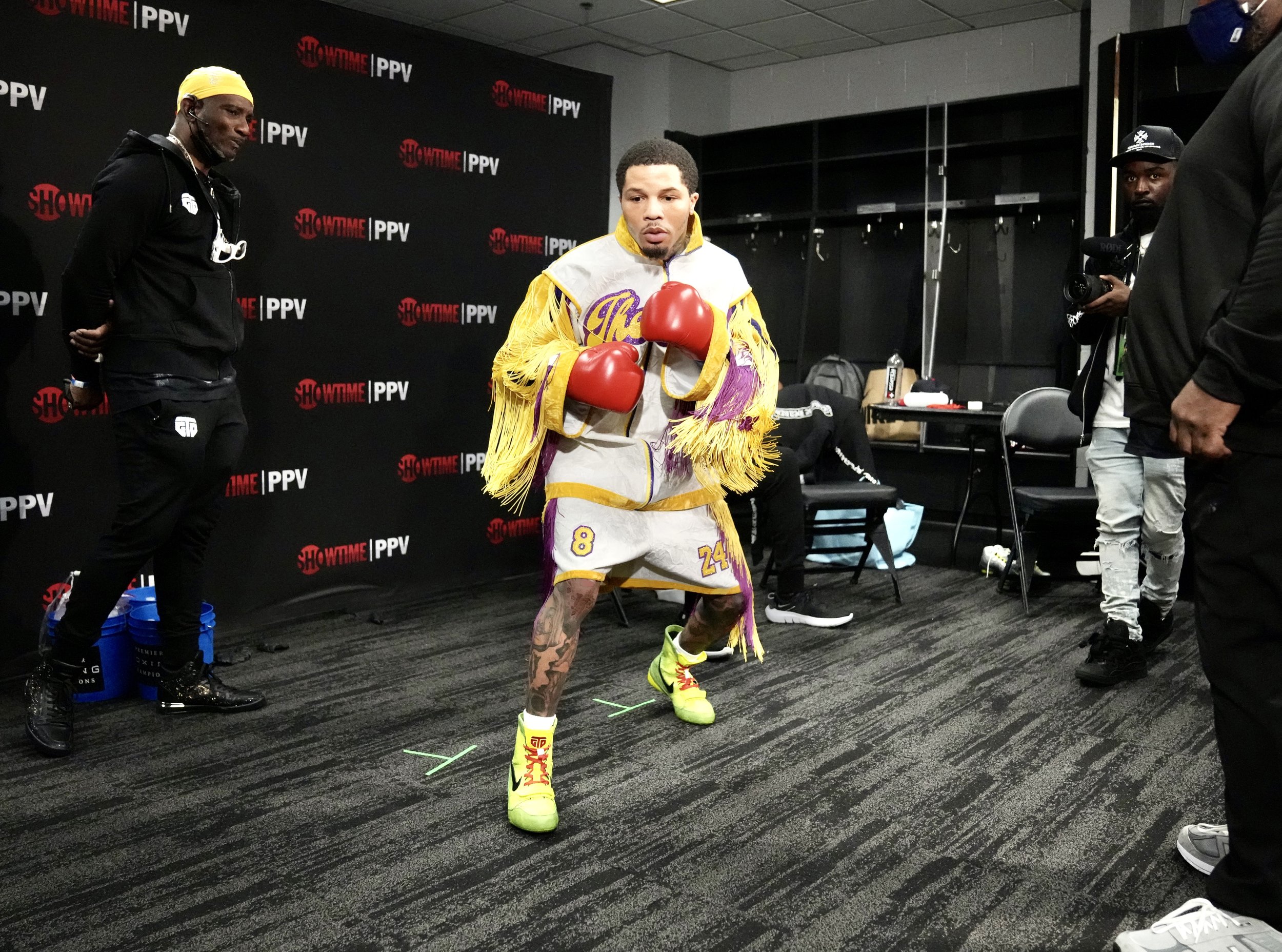 Gervonta Davis vs Isaac Cruz- Sean Michael Ham (@getwiththewinners) : Mayweather Promotions2.jpg