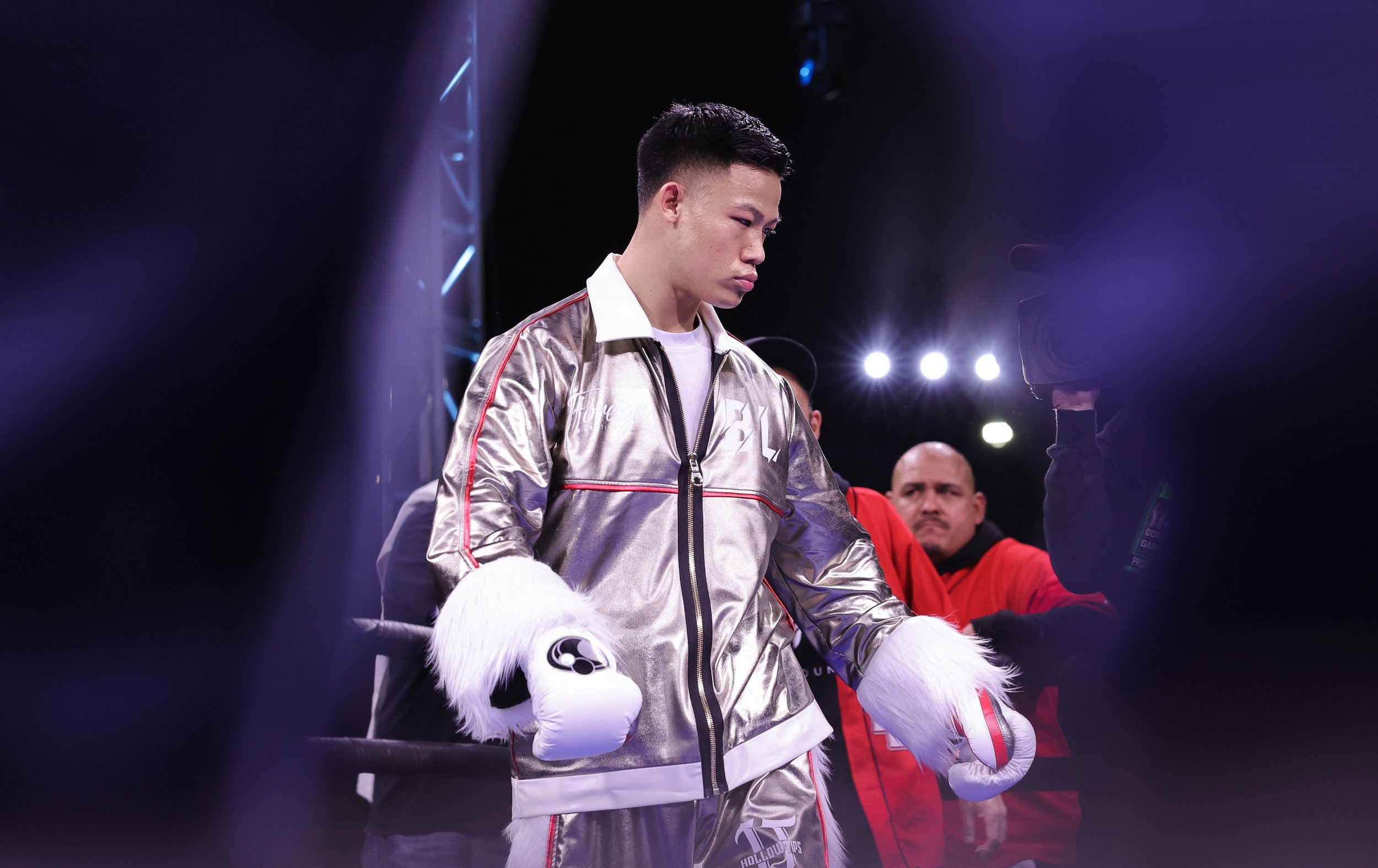 PHOTOS: Brandun Lee stops Juan Heraldez in 7 Rounds — Crown Boxing