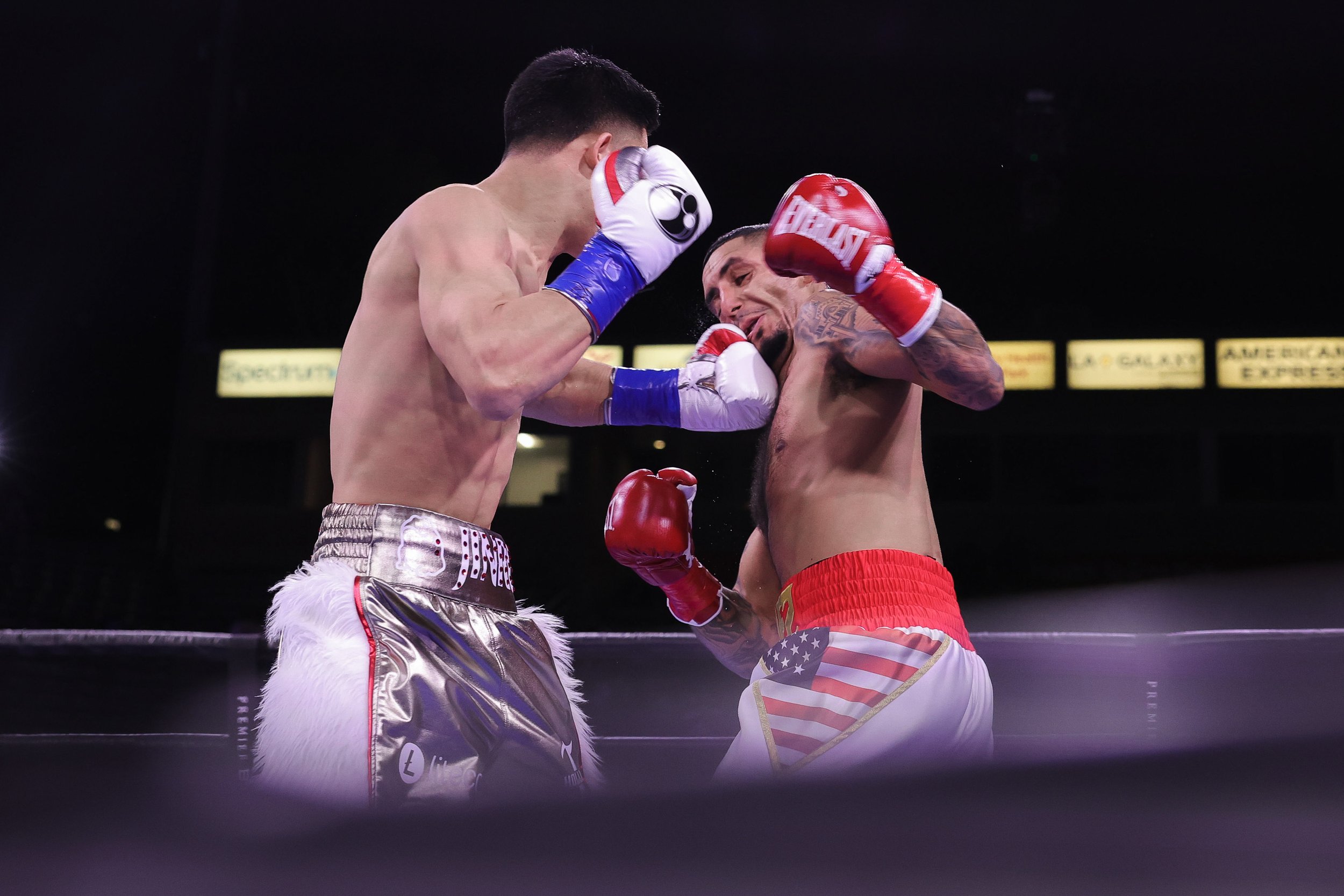 Brandun Lee vs Juan Heraldez - Cris Esquaeda : Crown Boxing2.JPEG