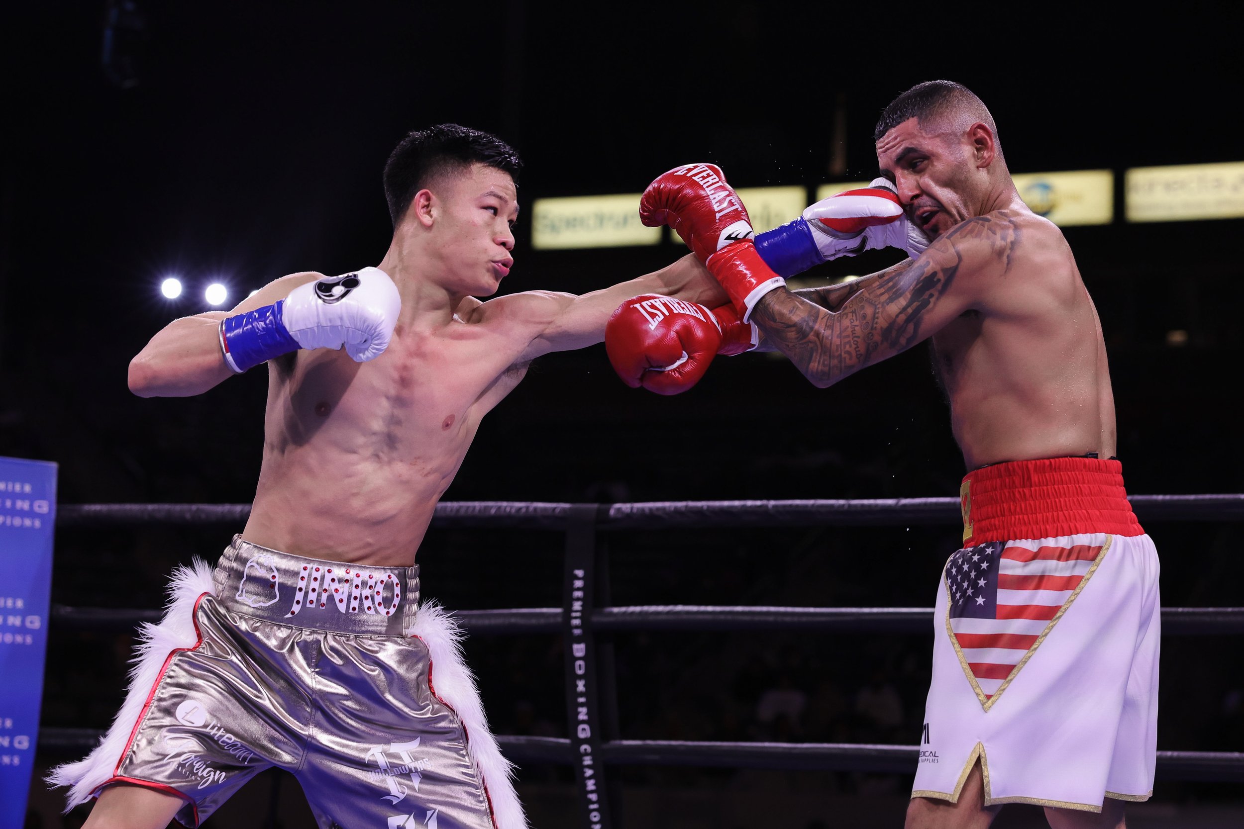 Brandun Lee vs Juan Heraldez - Cris Esquaeda : Crown Boxing16.JPEG