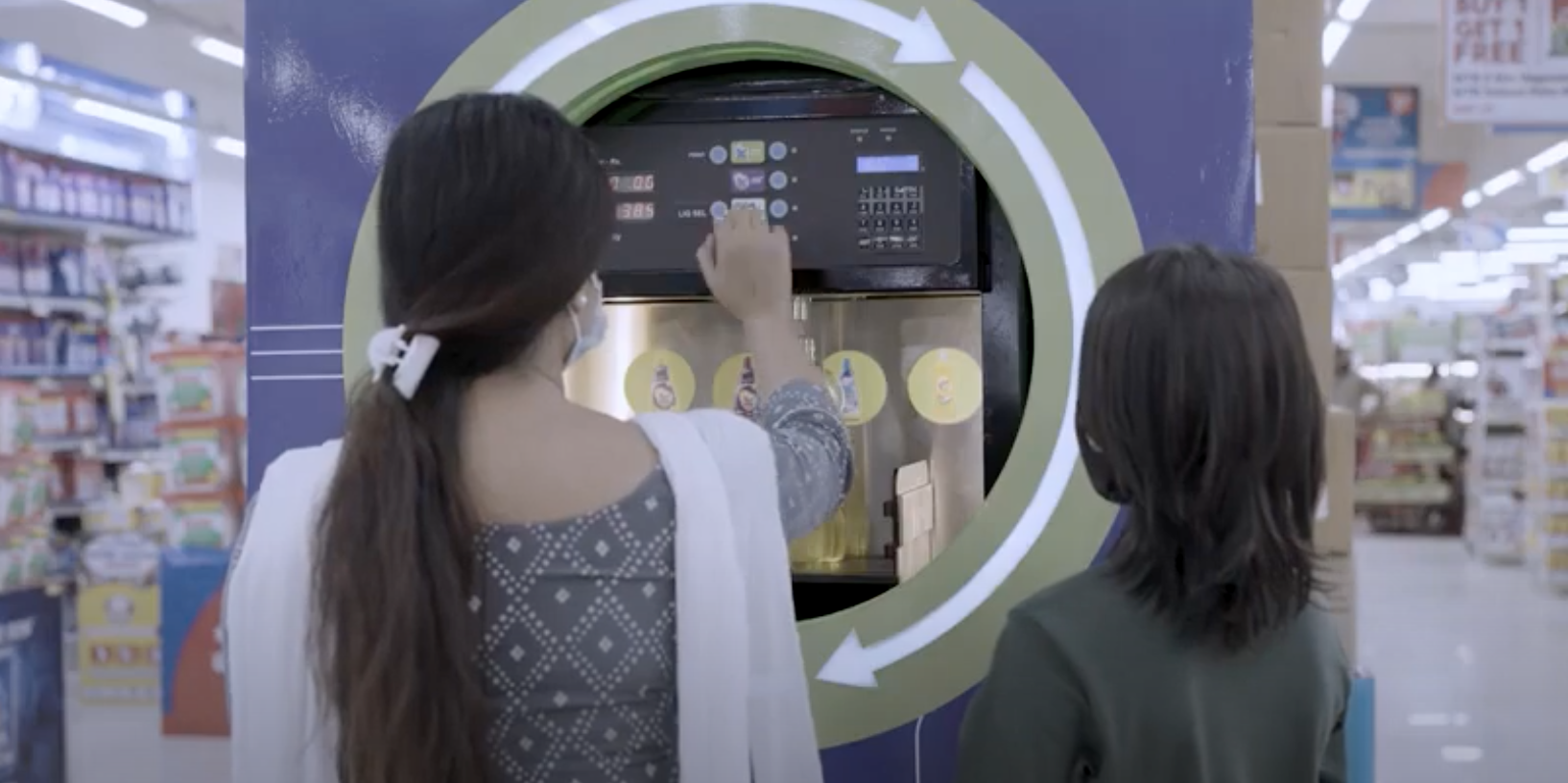 Episode 106 - Unilever Smart Fill Ad Reviewed by JPMorgan Chase, Performance Marketing World, Takeda Pharmaceuticals and Big Black Door