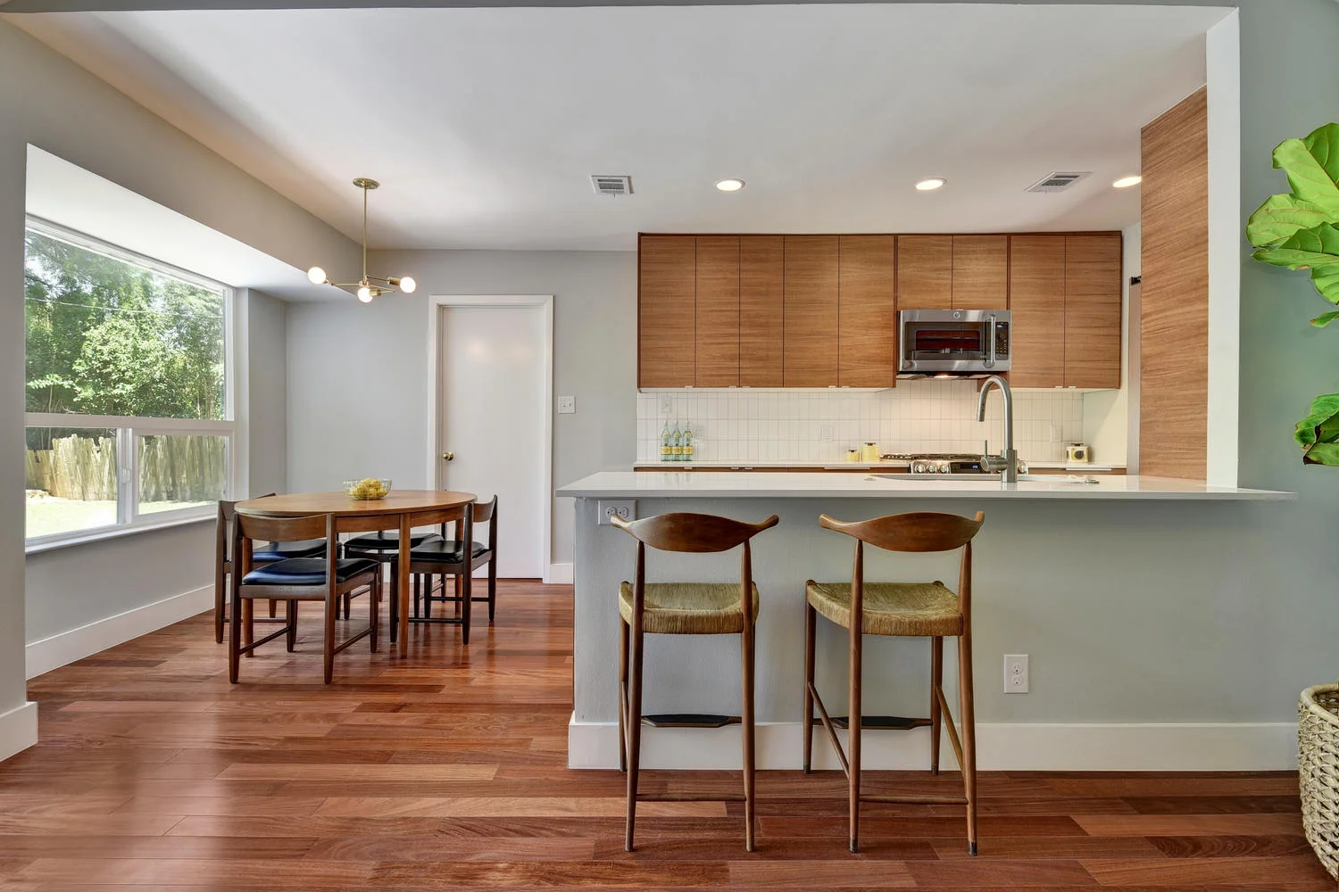 3_6910 Drexel Dr-large-018-12-Family Kitchen Dining-1500x1000-72dpi.jpg