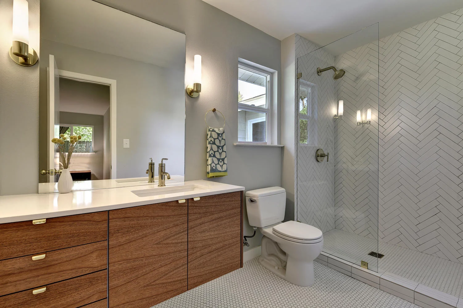 5_6910 Drexel Dr-large-033-29-Master Bath-1500x1000-72dpi.jpg