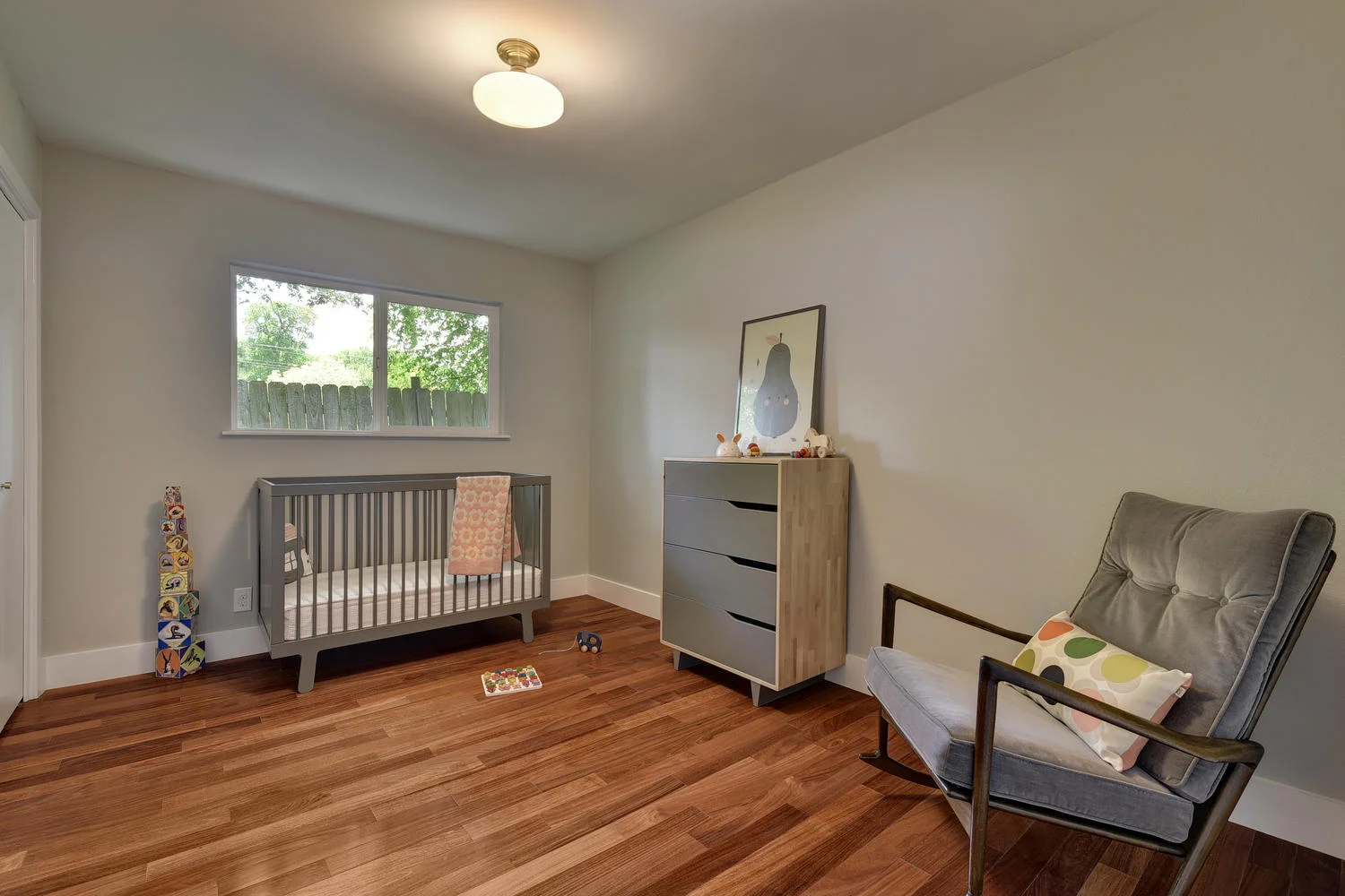 8_6910 Drexel Dr-large-036-32-Other Beds and Baths 2-1500x1000-72dpi.jpg