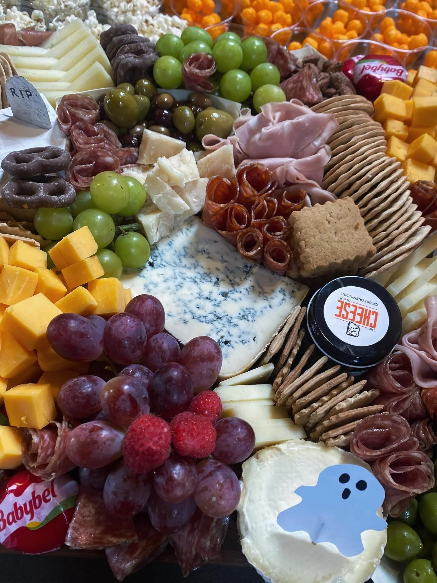 Halloween grazer👻
#gobreck #cheeseshop #grazingboard #partyplatter #breckenridge #halloweencheese