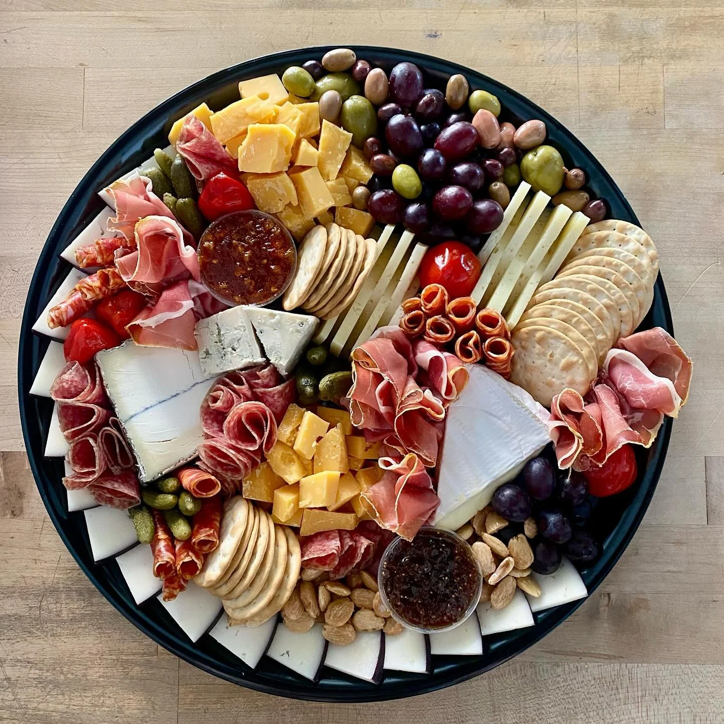 Ring in the new year with a charcuterie and champagne ! Call to order your platter today.