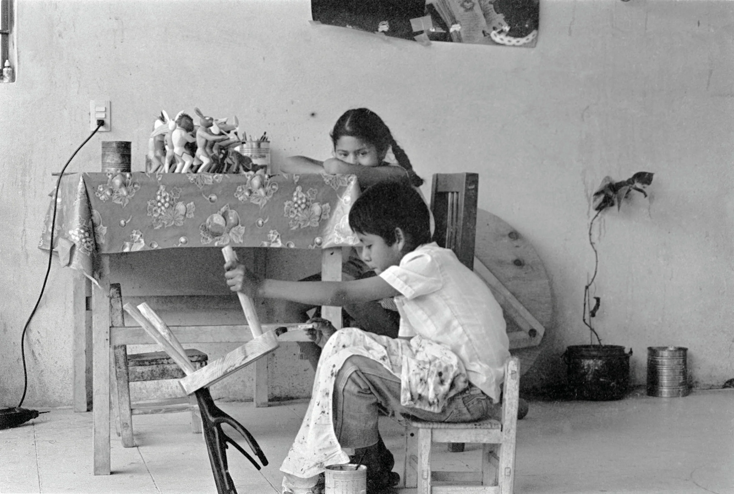 31_MEXICO_BOY_PNTNG_CHAIR_24_C.jpg