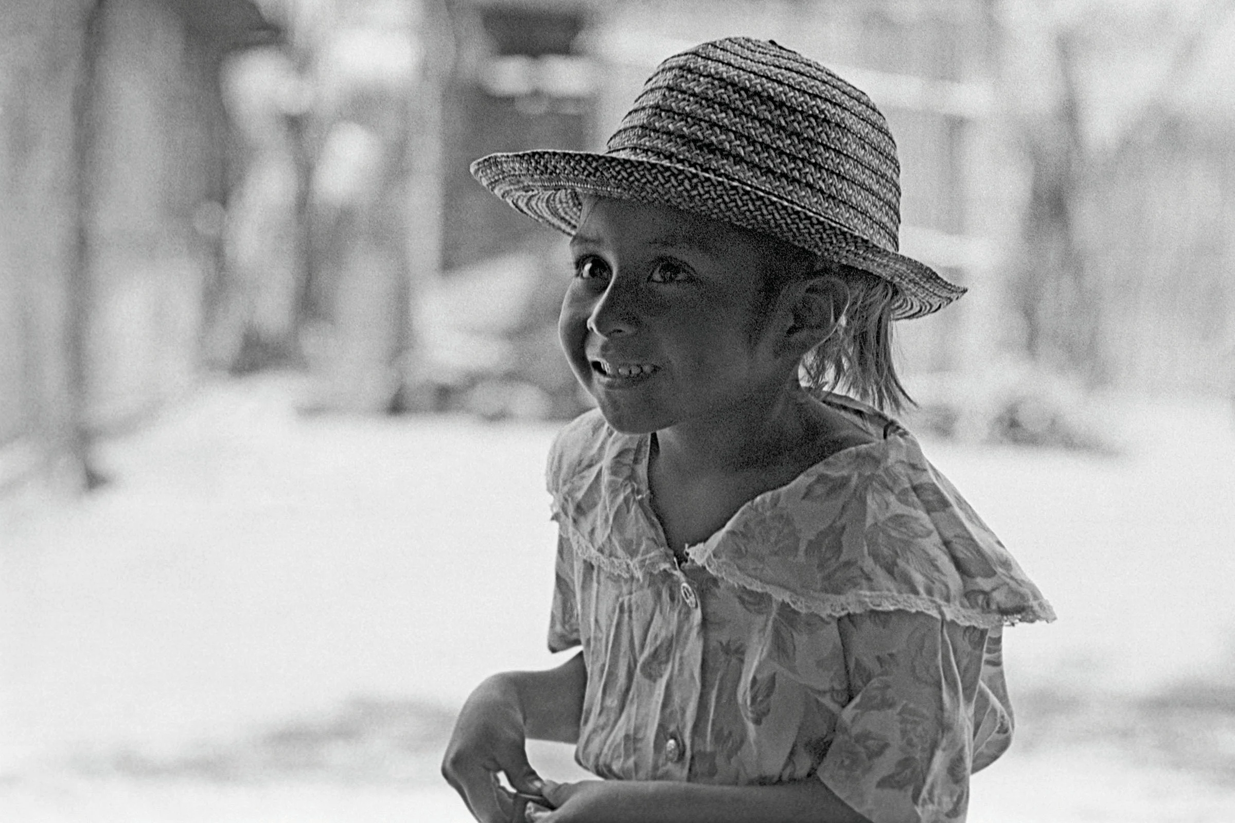 48_MEXICO_GIRL_PLANT_3_P_v1.jpg
