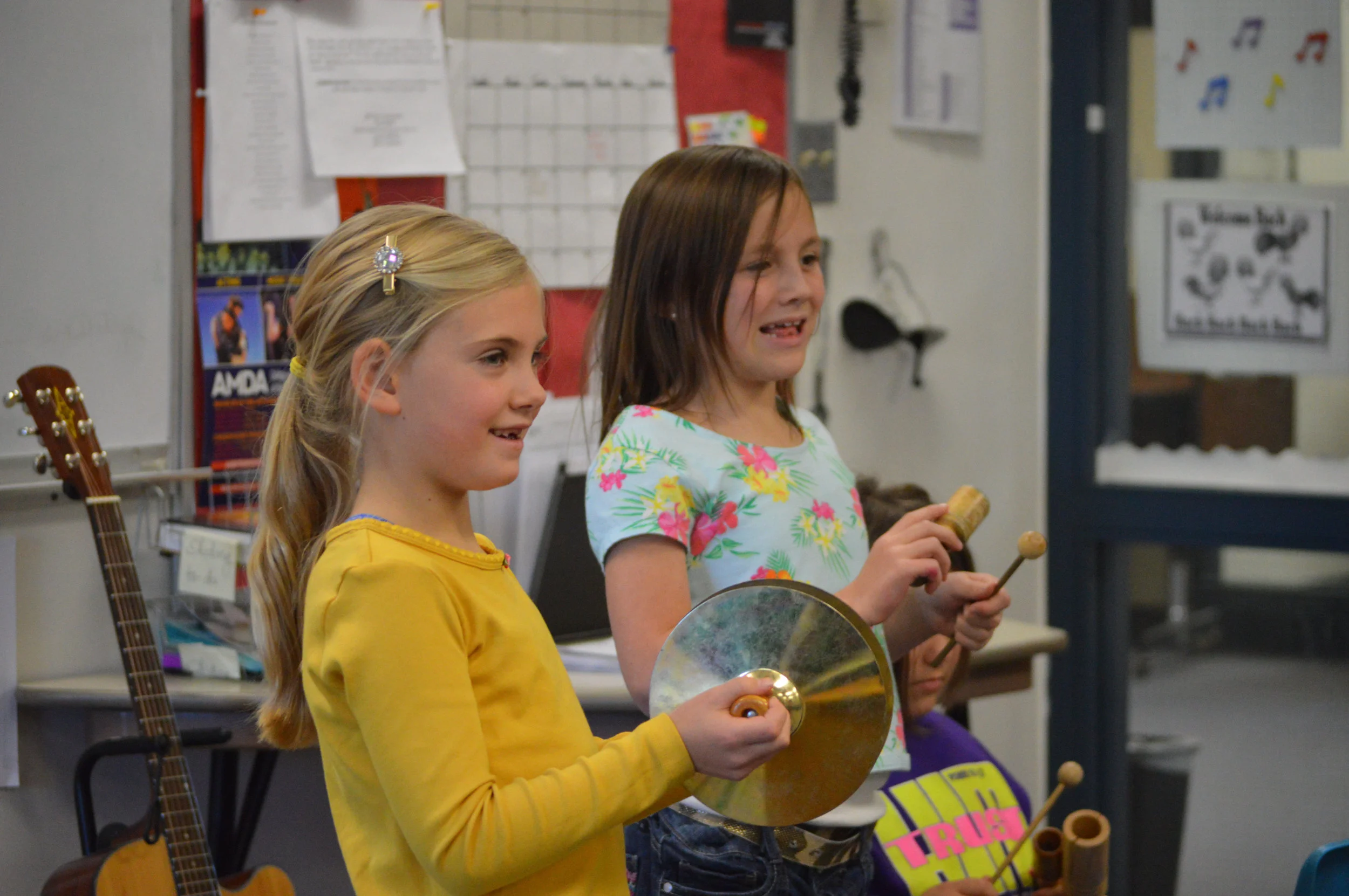 LCS elementary school students make music.