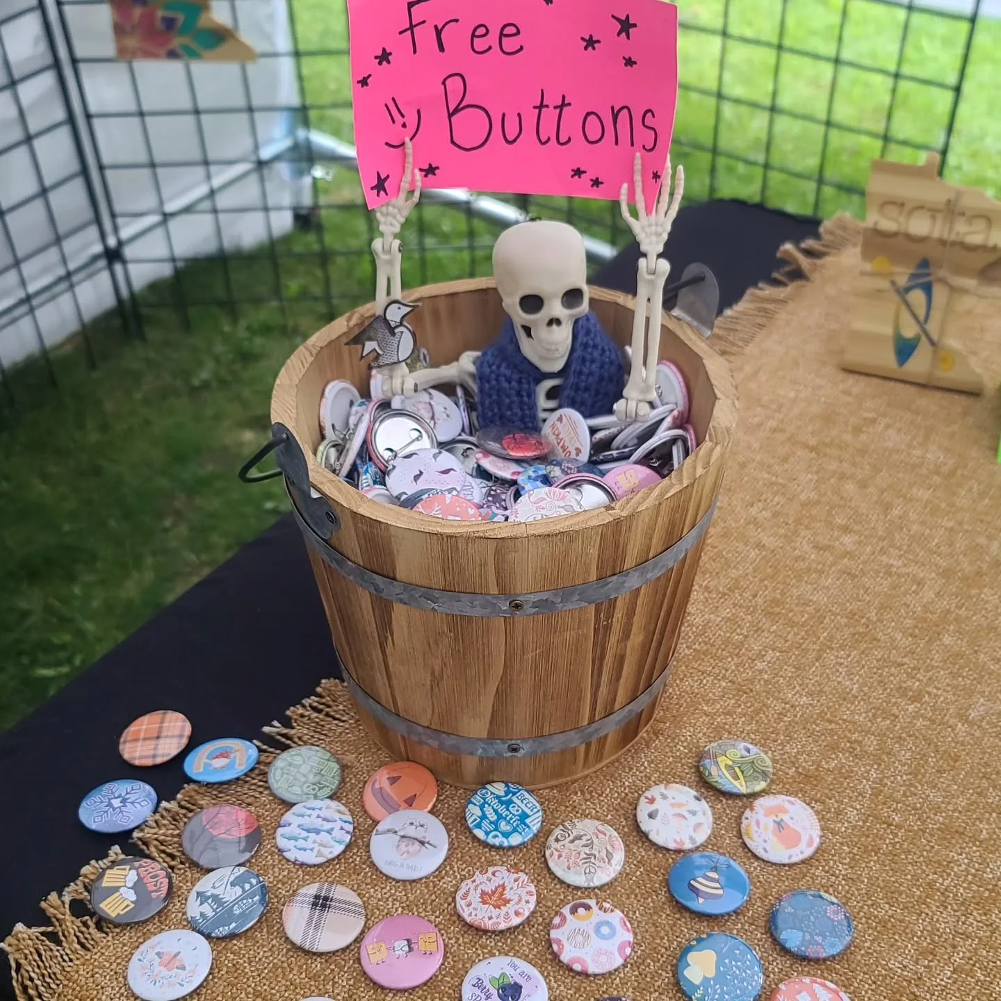 Don't be fooled by the buttons that I've got...

#ButtonsFromTheBlock #HarvestMoonFestival #ElyMN #ElyMinnesota #NorthwoodsFun #47thParallelArt #FreeButtons #SkeletonStyle #SpookySeasonVibes #ButtonLove #HandmadeButtons #ElyEvents #MidwestMakers #Sho