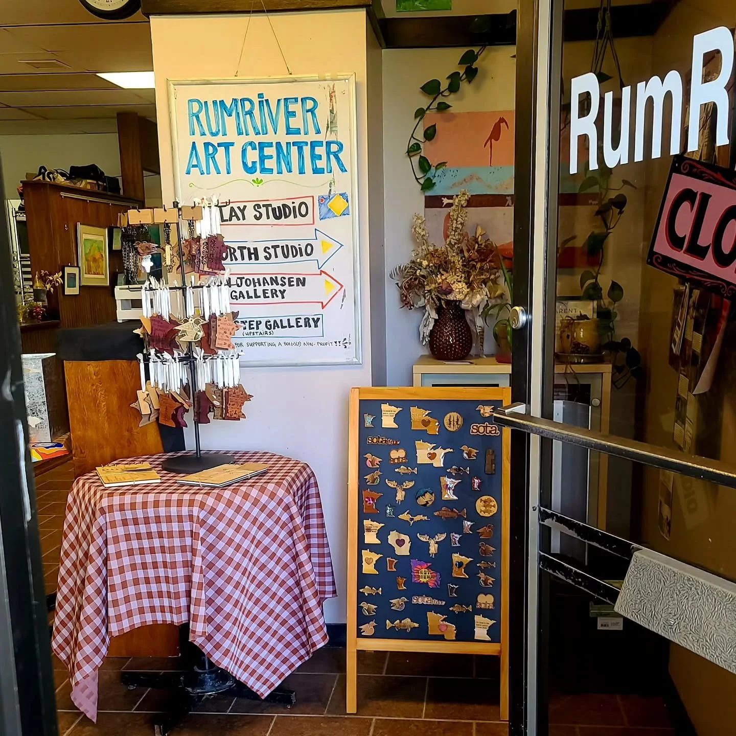 All set up for this weekend. I will be hard to miss.... Hope to see you all there!

#NASCrawl #RumriverArtCenter #ArtShowWeekend #47thParallelArt