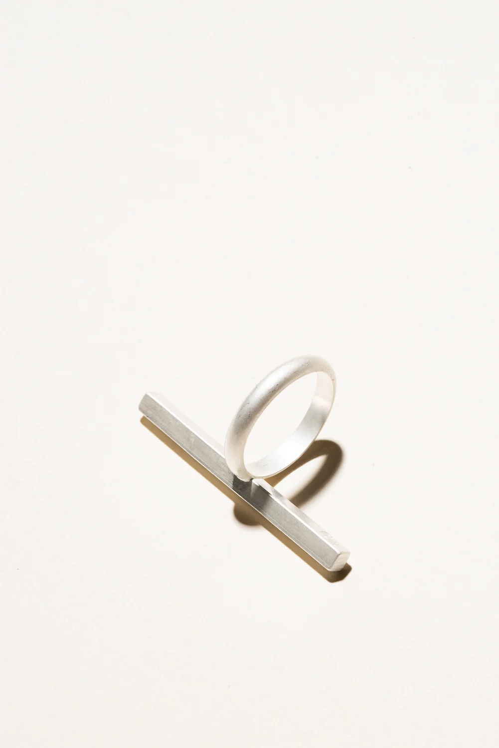 one_finger_bar_ring_2.jpg