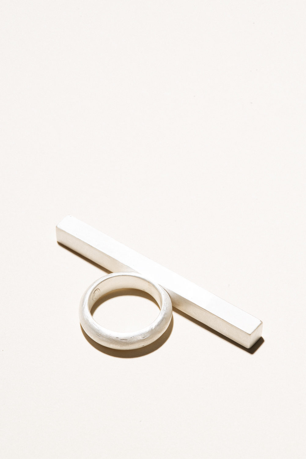 xl_three_finger_bar_ring_1.jpg