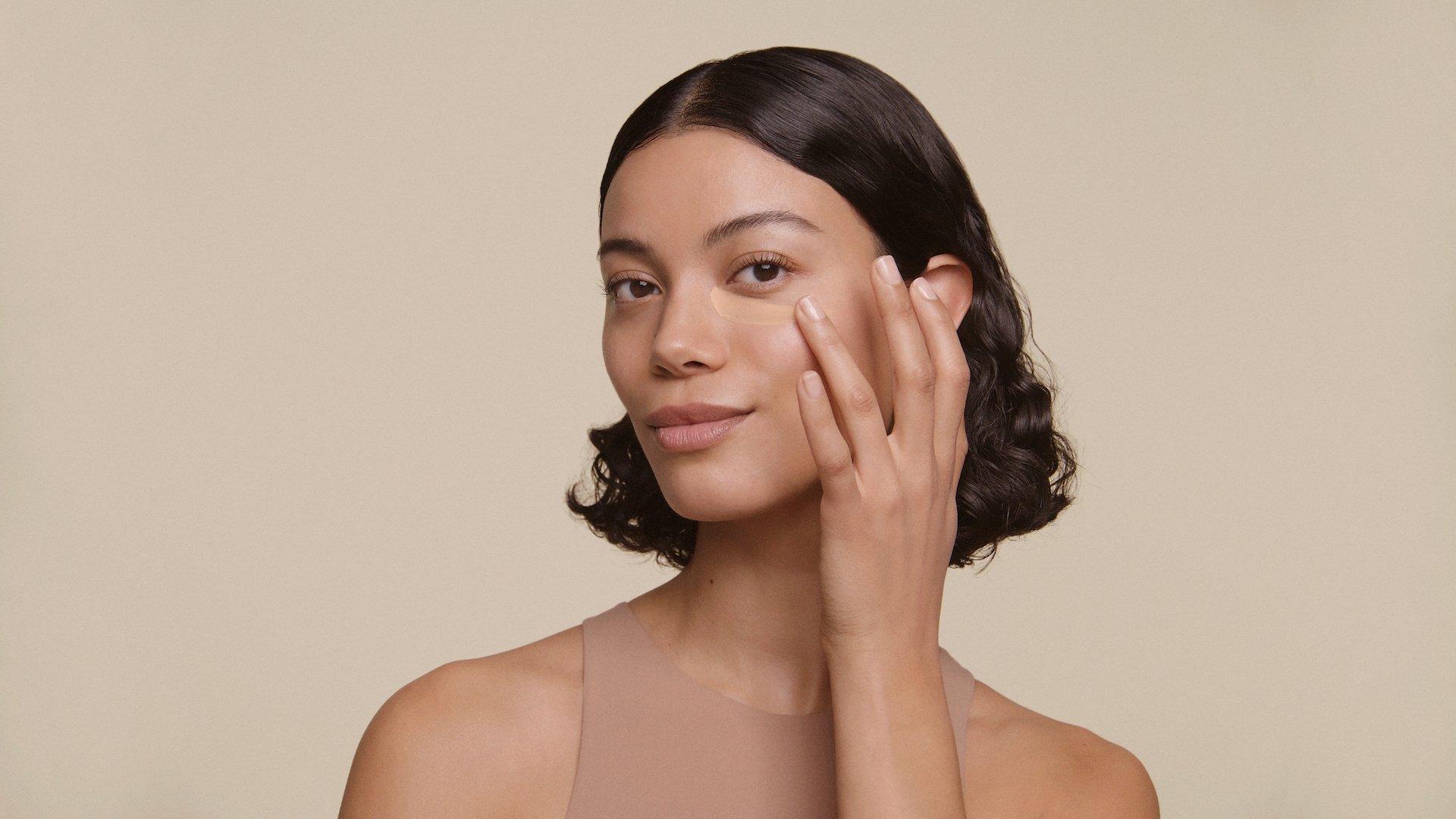 web-CPB-SS25_Concealer_Model_Medium_Application_US.jpg