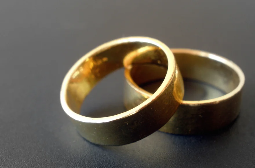 Wedding rings (Abhishek Jacob/Flickr, CC BY-SA 2.0)