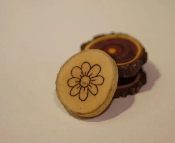 Daisy Pins & Magnets