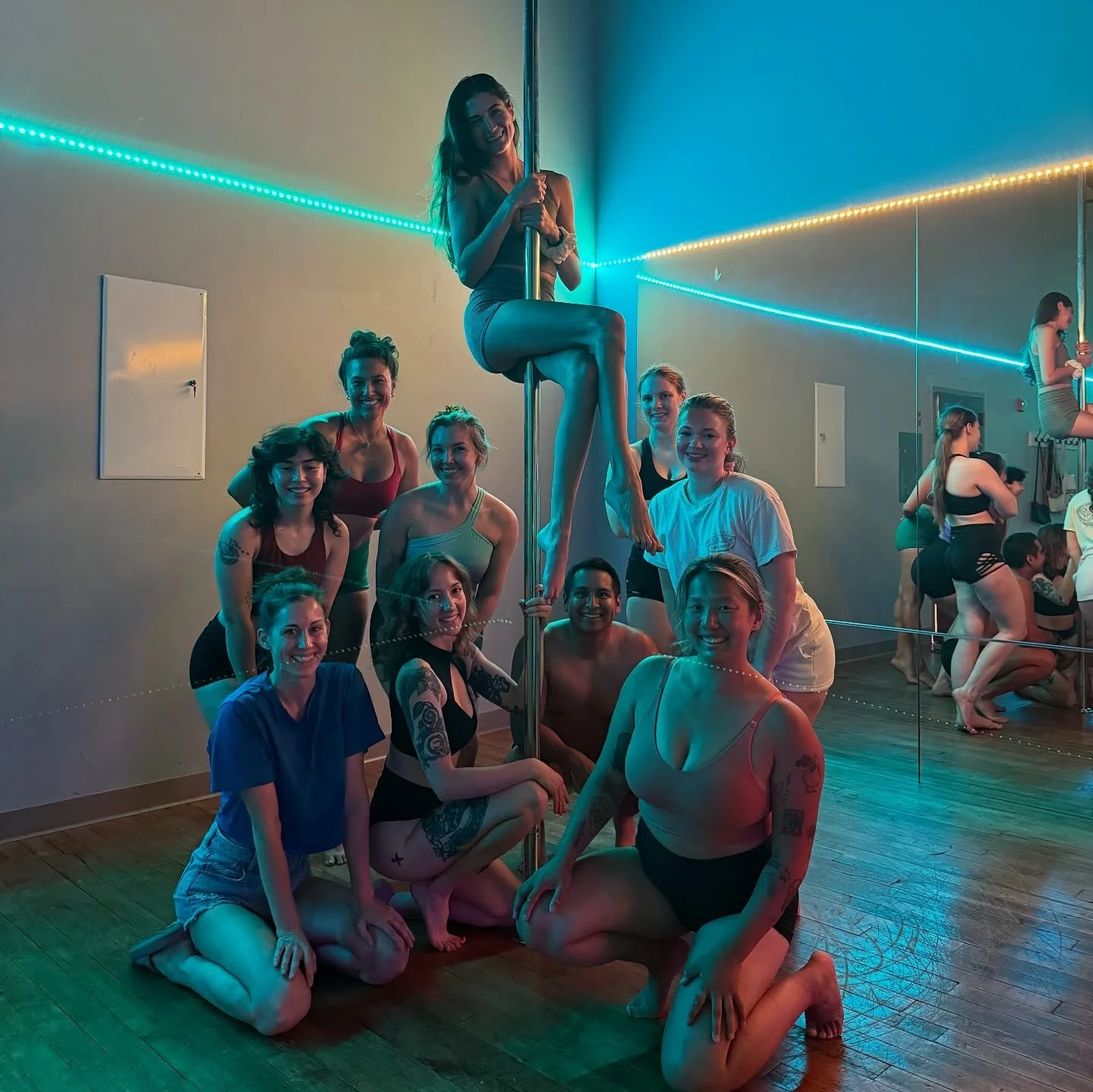 Wishing @toastpoles the best of luck on her move and this exciting new chapter of her life 🍞🥂Even though she won&rsquo;t be teaching weekly at the studio anymore, she promises to come and visit &amp; will always be an irreplaceable part of our RIPS