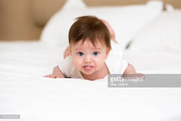 Pourquoi est-ce siiiiii important que bébé passe du temps sur le ventre?