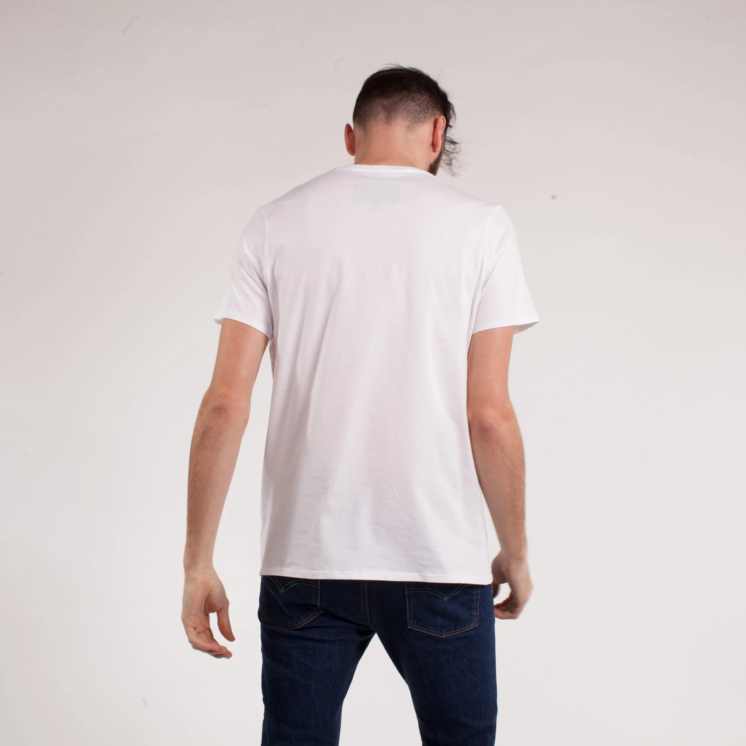 larry-tshirt-blanc-back.jpg