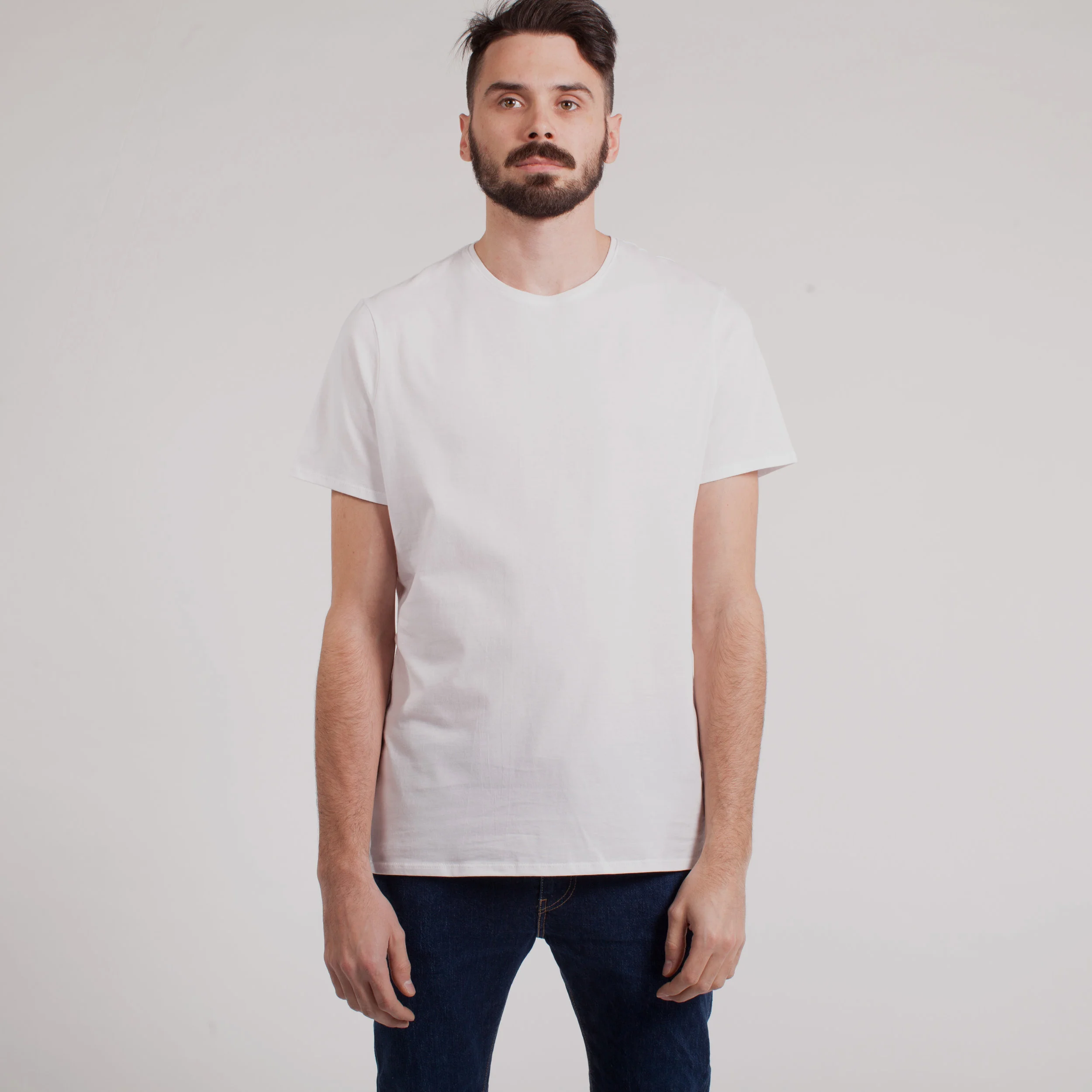 larry-tshirt-blanc-front2.jpg