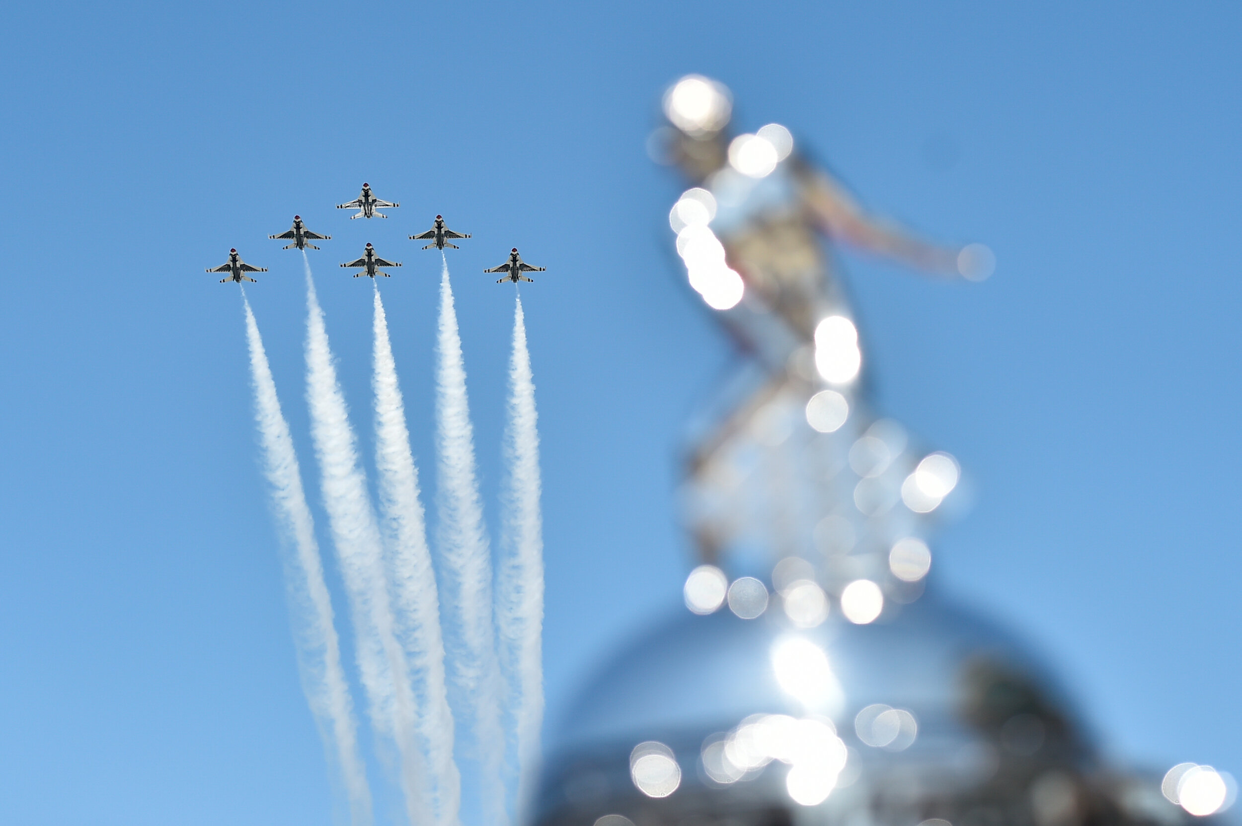  USAF Thunderbirds fly over the Borg Warner Trophy. 