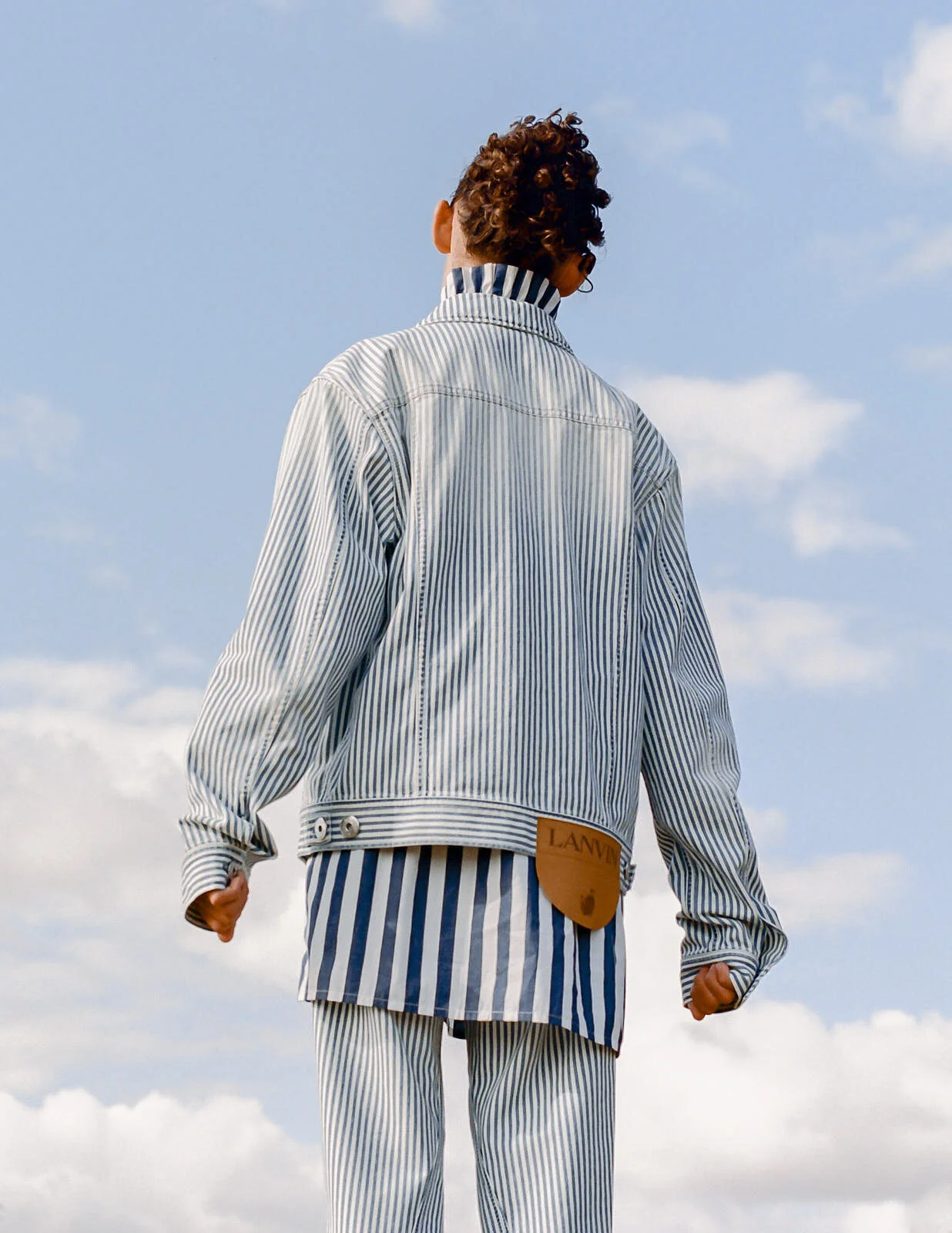 Camisa: Chaqueta Madre Perla + Pantalones: Lanvin