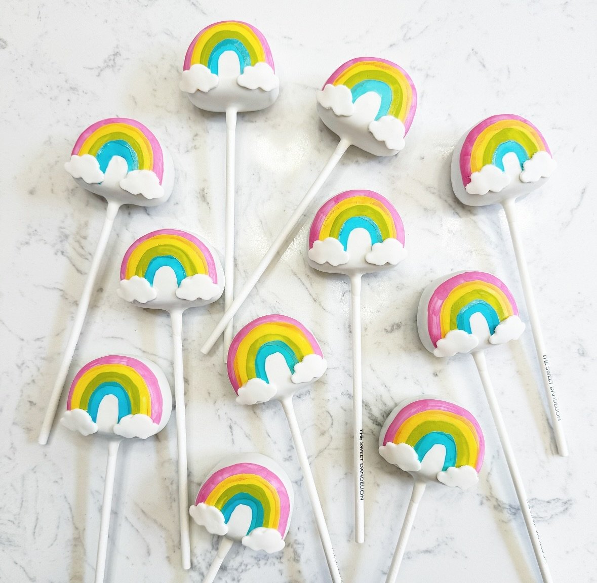 Little hand painted rainbows to brighten your day 🌈☁️✨
&bull;
&bull;
&bull;
#cakepops #baking #dessert #sweets #foodie #foodporn #foodphotography #instadessert #foodofinstagram #bakersofinstagram #dessertgram #cakepopsofinstagram #cakepopstagram #ca
