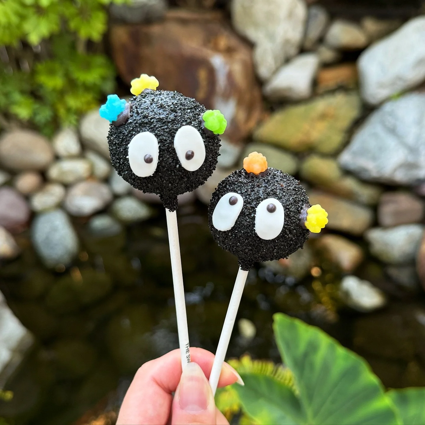Made some Soot Sprites for a Studio Ghibli movie night!

#cakepop #cakepops #cakepopart #dessert #sweets #sandiegosmallbusiness #sootsprites #studioghibli